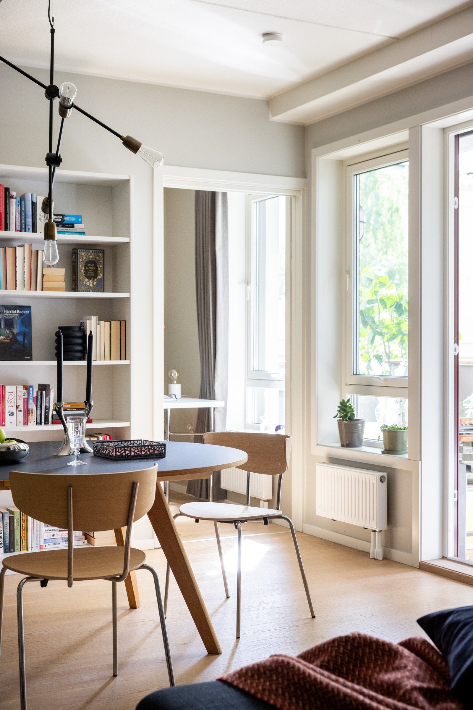 Inviter venner og familie over på et bedre måltid. Galleribilde