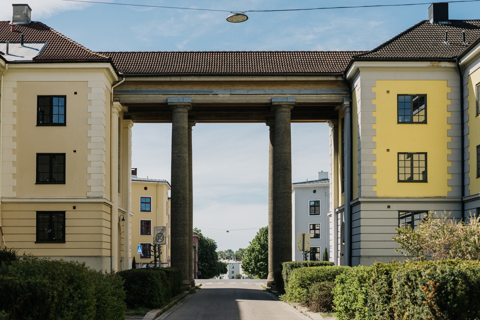 Og hvorfor det heter Søylegården skjønner vi jo her. Galleribilde