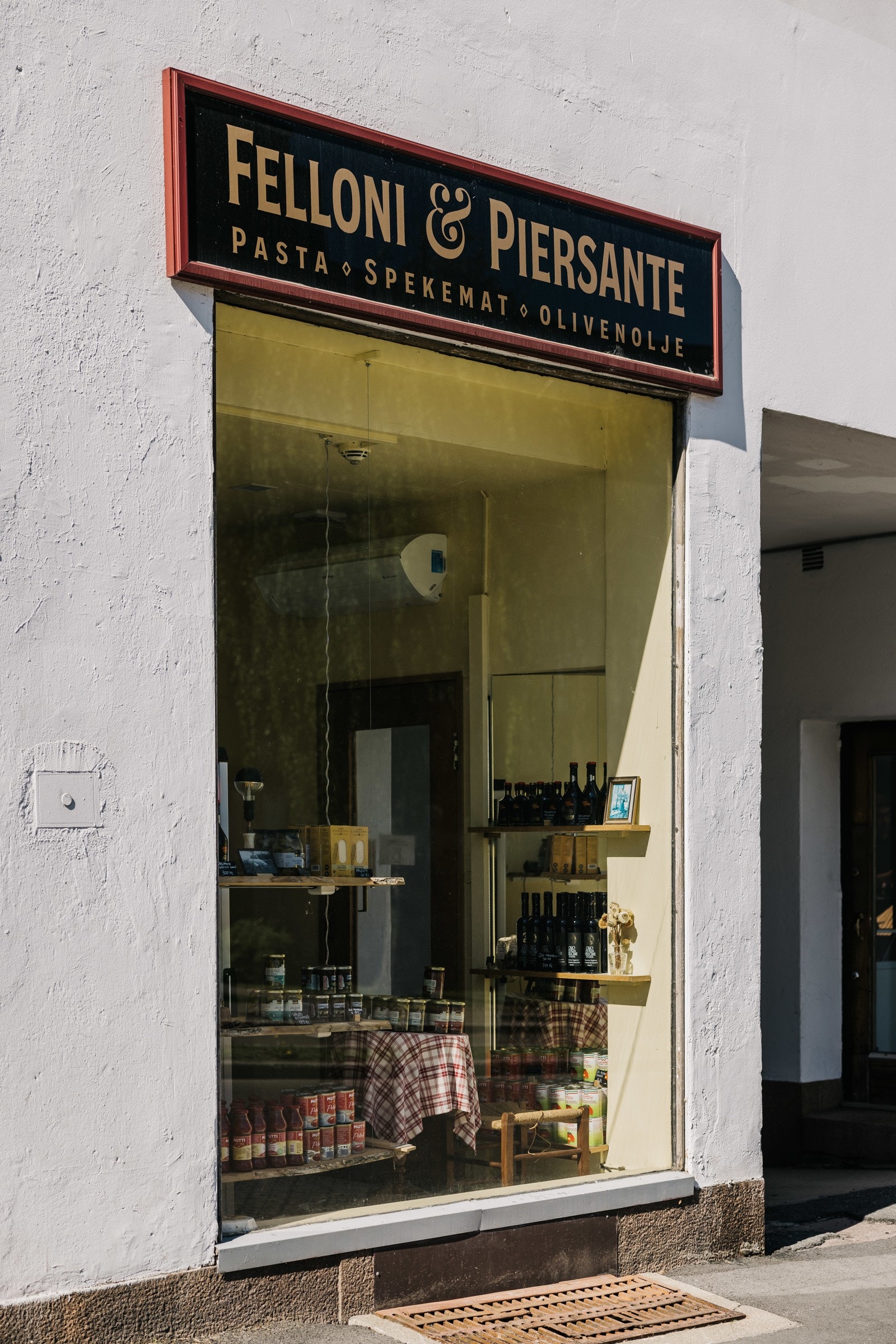 Og dette - Et koselig utsalgssted av fersk, italiensk pasta og herlig, hjemmelaget ragu. Galleribilde