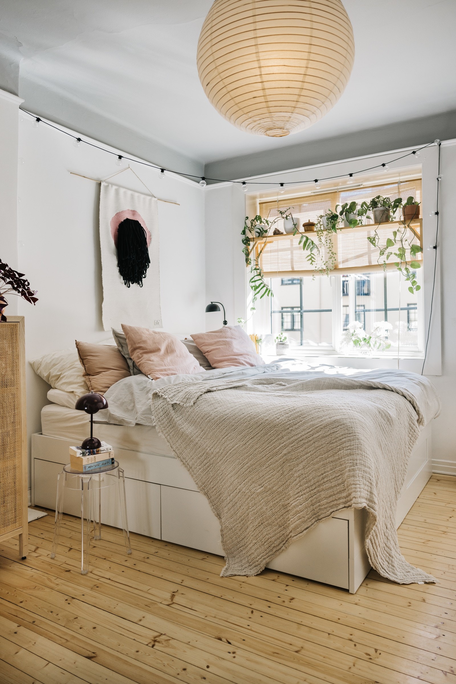 Vi fortsetter inne på soverommet, som kanskje er det fineste rommet i hele leiligheten. Galleribilde