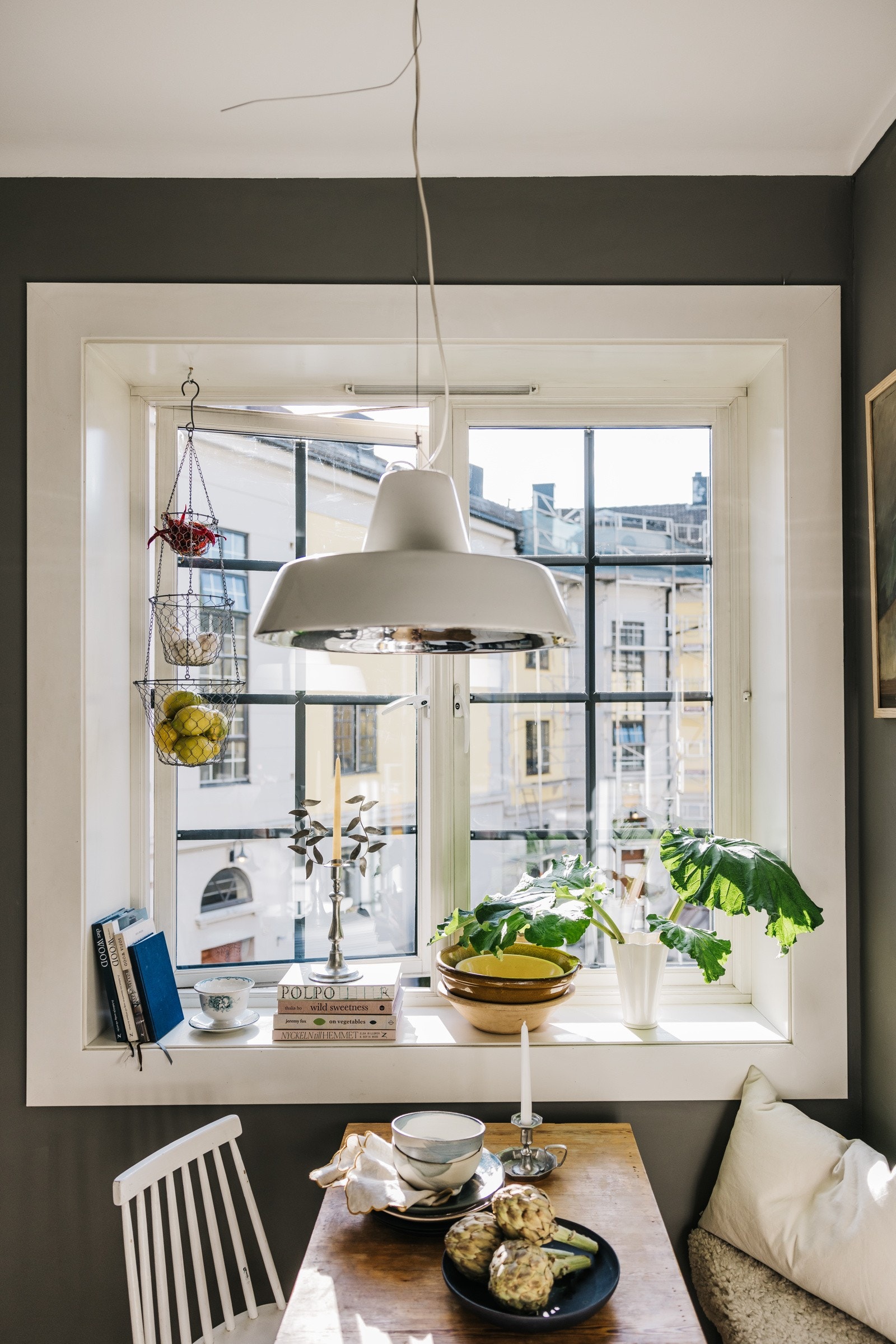 Igjen må vi bare mase litt om vinduene, for det er noe eget med store sprossevinduer som her. Galleribilde