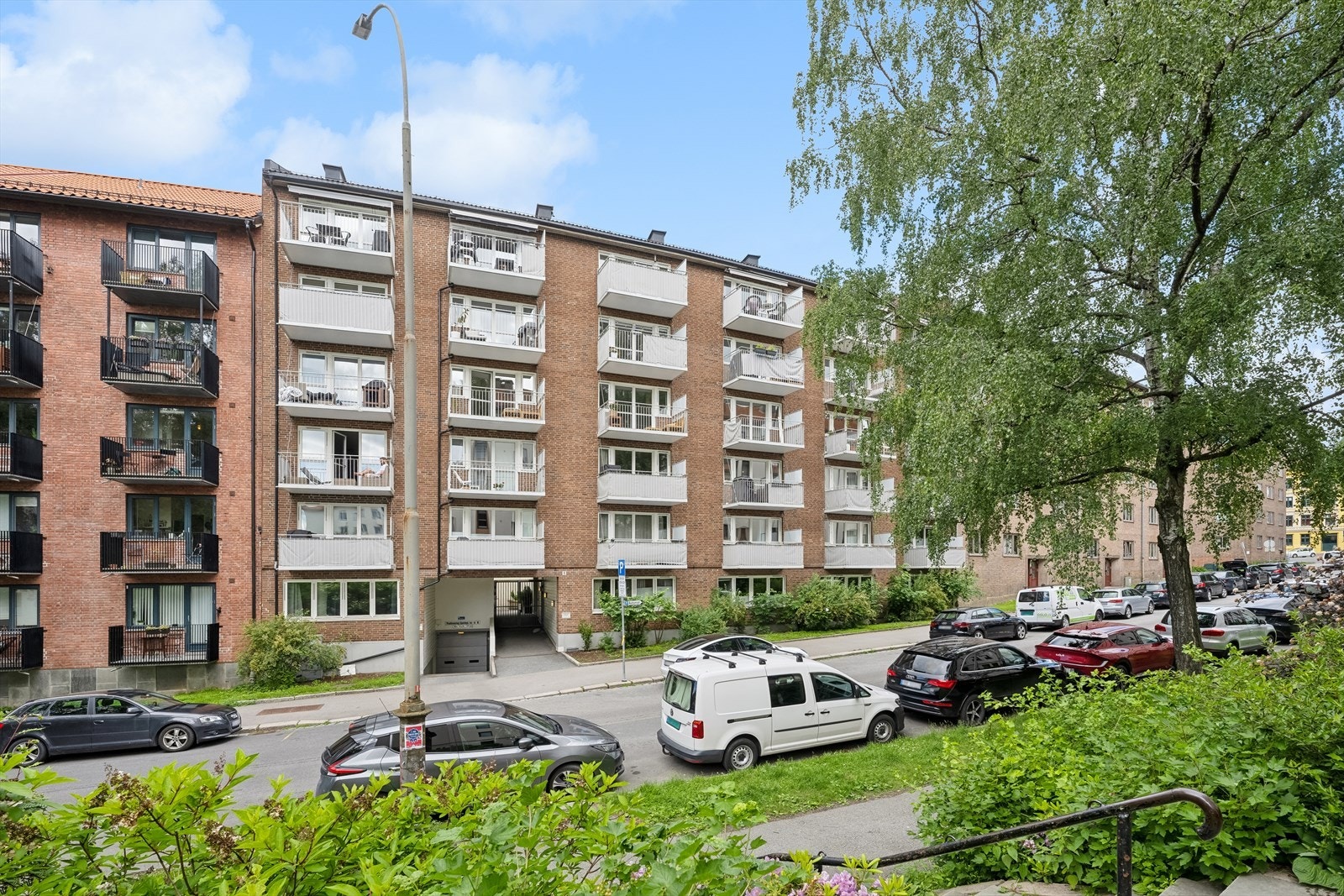 Det gjøres oppmerksom på at det et er gitt tillatelse til tiltak, men det er ikke gitt ferdigattest for balkongene. Se punkt ferdigattest. Galleribilde