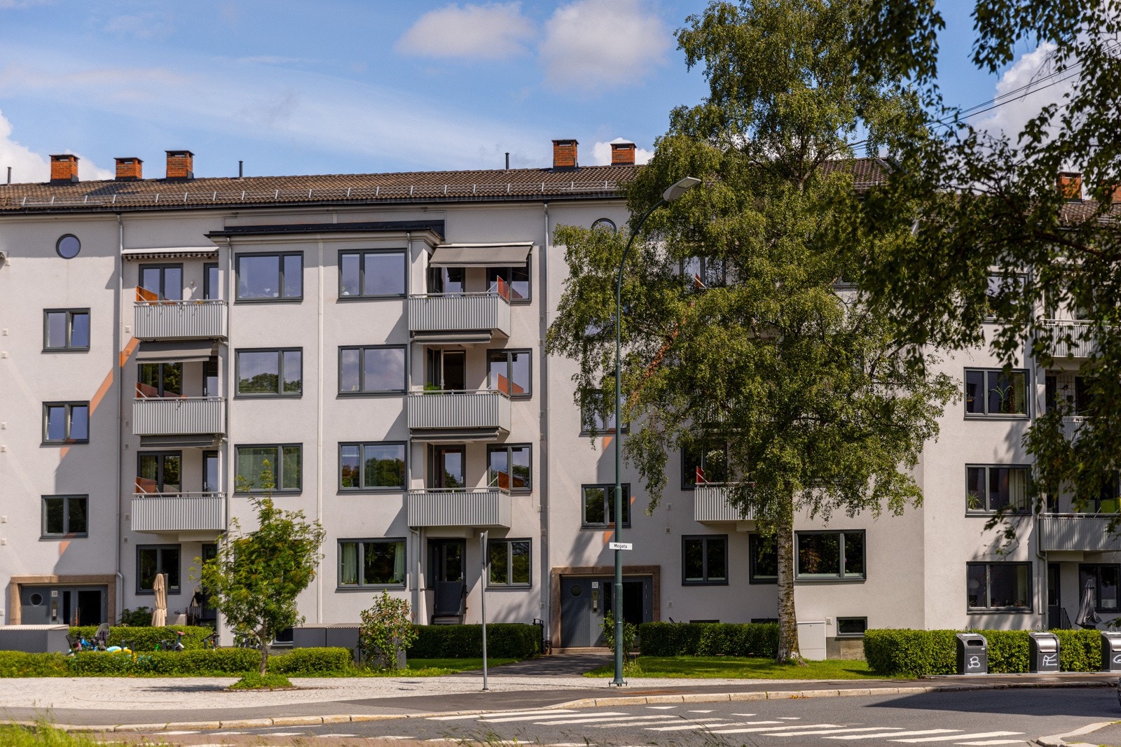 Av større vedlikeholdsarbeider som er gjennomført de siste årene kan nevnes drenering, nye vinduer og rehabilitering av fasade og balkonger. Galleribilde