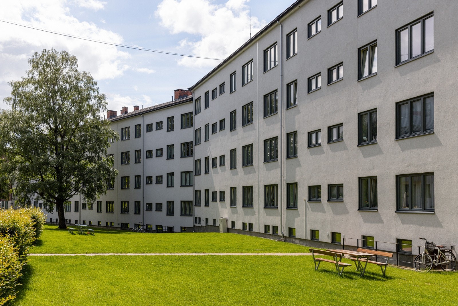 Beliggenheten midt på Sagene gir deg umiddelbar tilgang på en rekke flotte grøntområder, kaféer og et utbredt kollektivnettverk. Hjemmets Kolonihager, Bjølsenparken og Voldsløkka som nærmeste naboer. Galleribilde