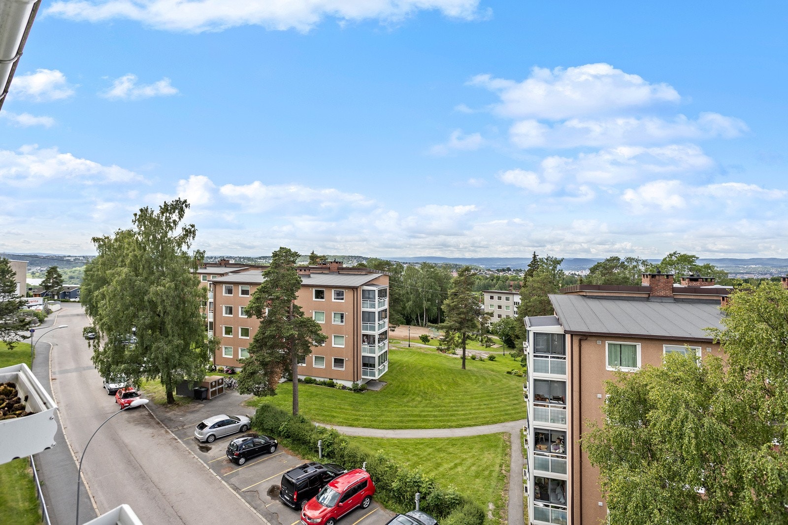 Den luftige plasseringen gjør at boligen er lys, med god romfølelse. Galleribilde