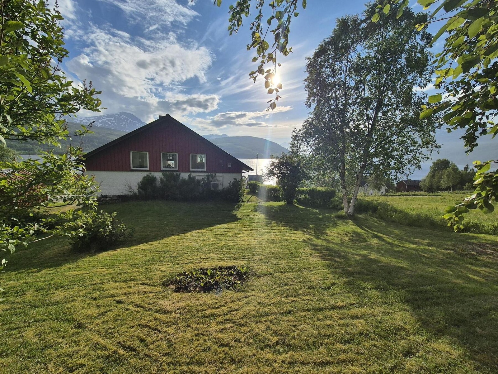 Flott eiendom beliggende i høyden fra hovedveg Galleribilde