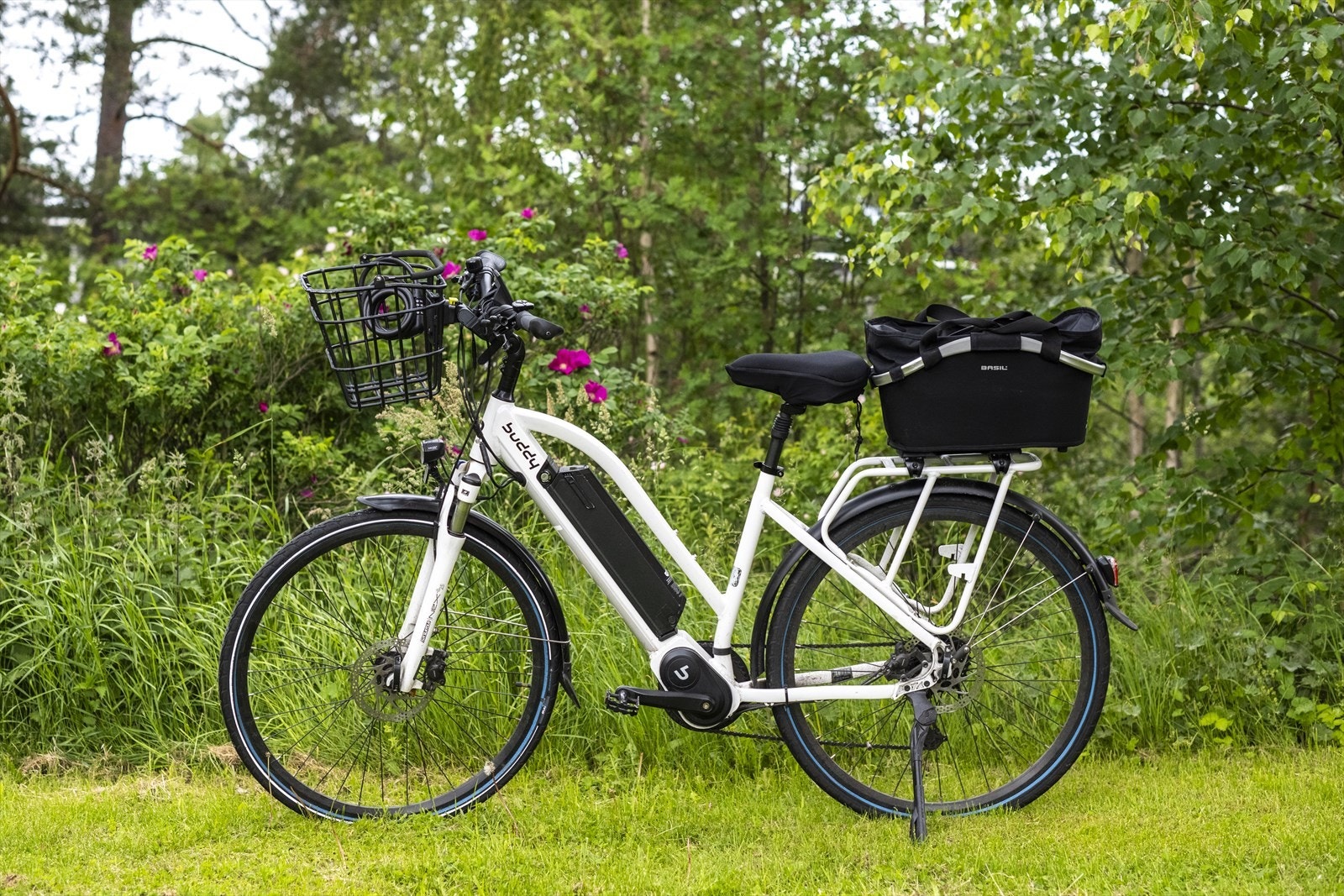 Medfølgende El-sykkel. Med El-sykkel tar du deg til sentrum på ca. 15 minutter fra boligen. Galleribilde