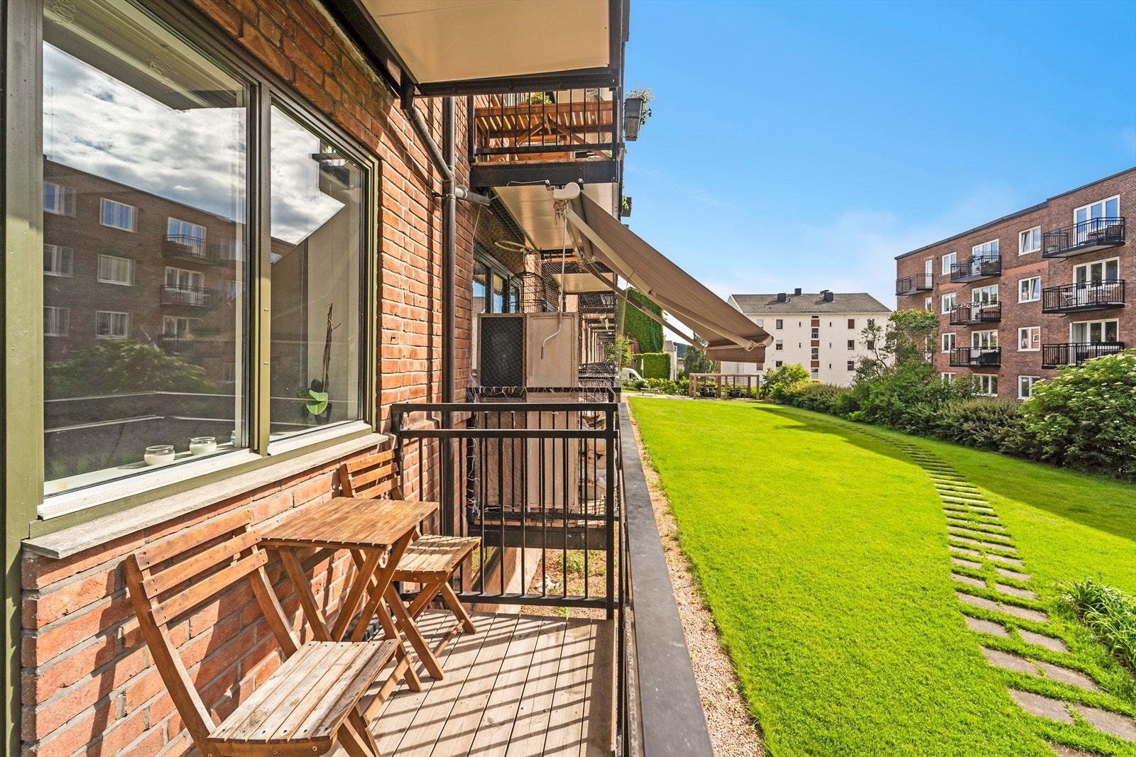 Vi ønsker deg velkommen til Grenseveien 9D! Boligen presenteres av eiendomsmegler Lindy Helgesen v/ Aktiv eiendom. Galleribilde