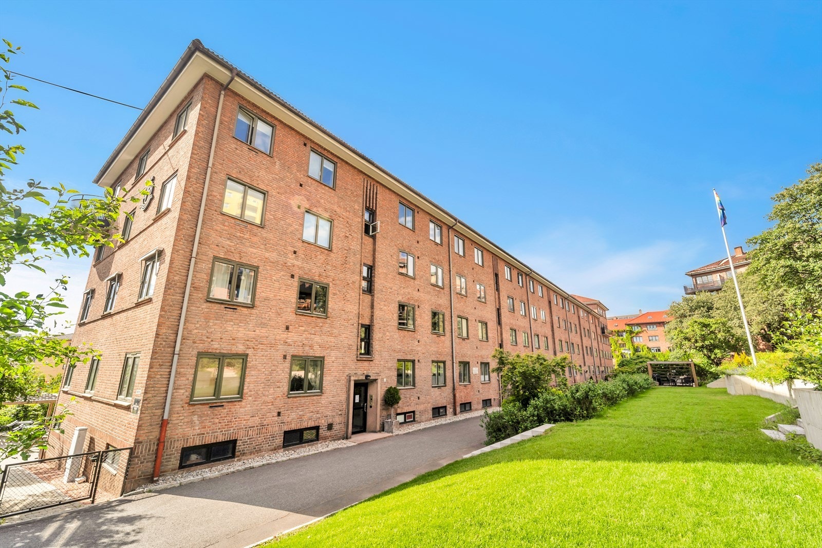 I din nye bolig vil du bli en del av et hyggelig og veldrevet borettslag, bestående av tilsammen 148 andelsleiligheter. Vi ønsker deg velkommen til en hyggelig visning! Galleribilde