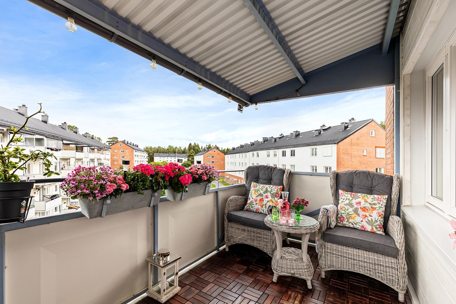 Gode innredningsmuligheter til både sittegruppe og grill. Galleribilde