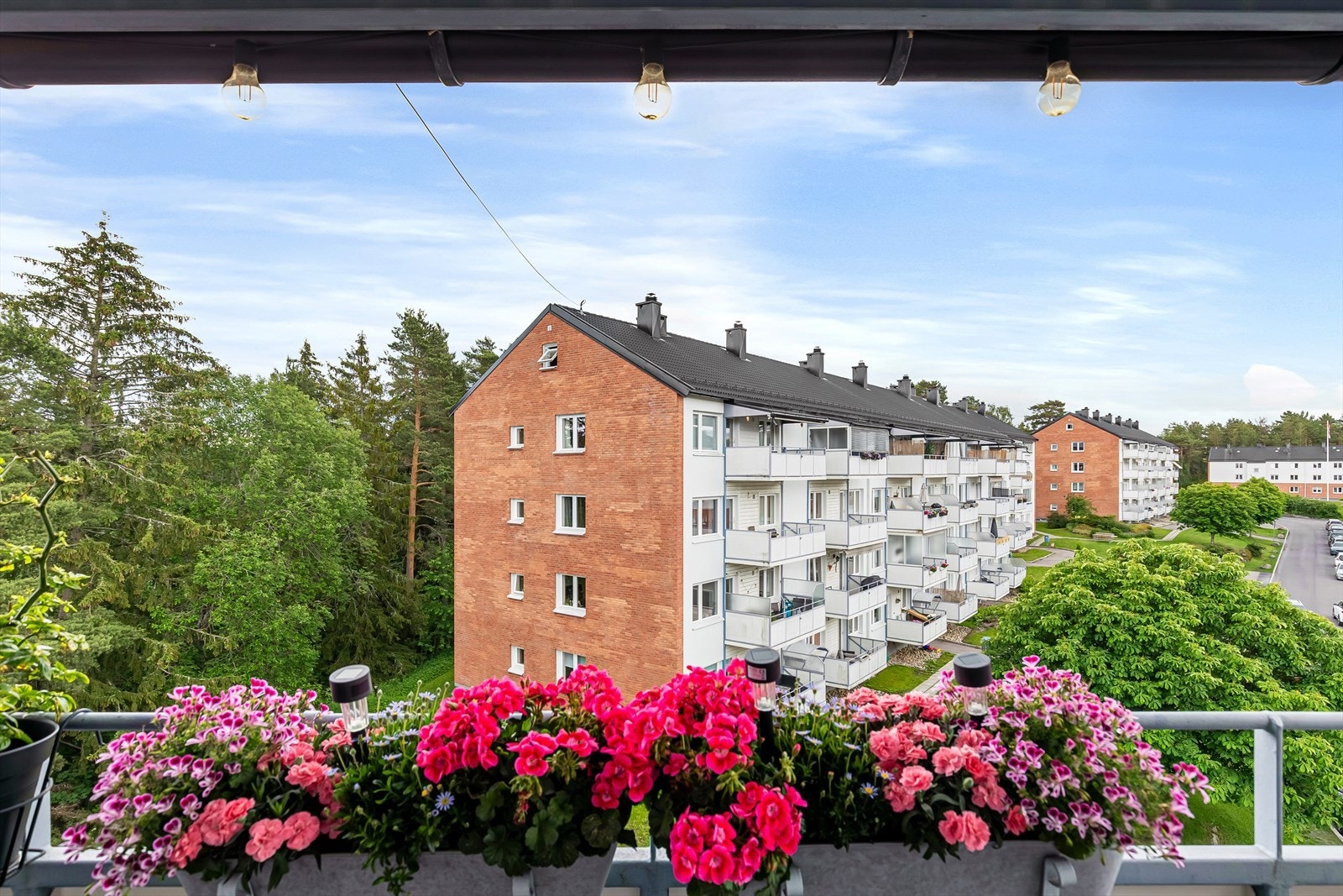 "Vi liker at det er kort vei til butikker og t-bane, Lambertseter senter og nærhet til Østmarka" Sitat selger. Galleribilde