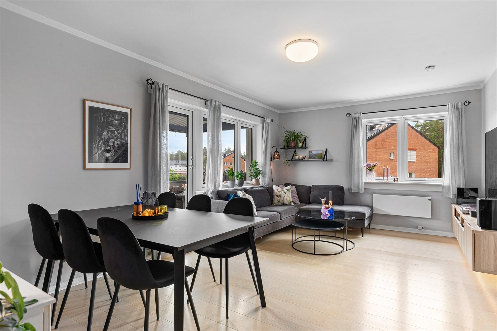 Fra stuen har du adkomst til leilighetens balkong. Galleribilde