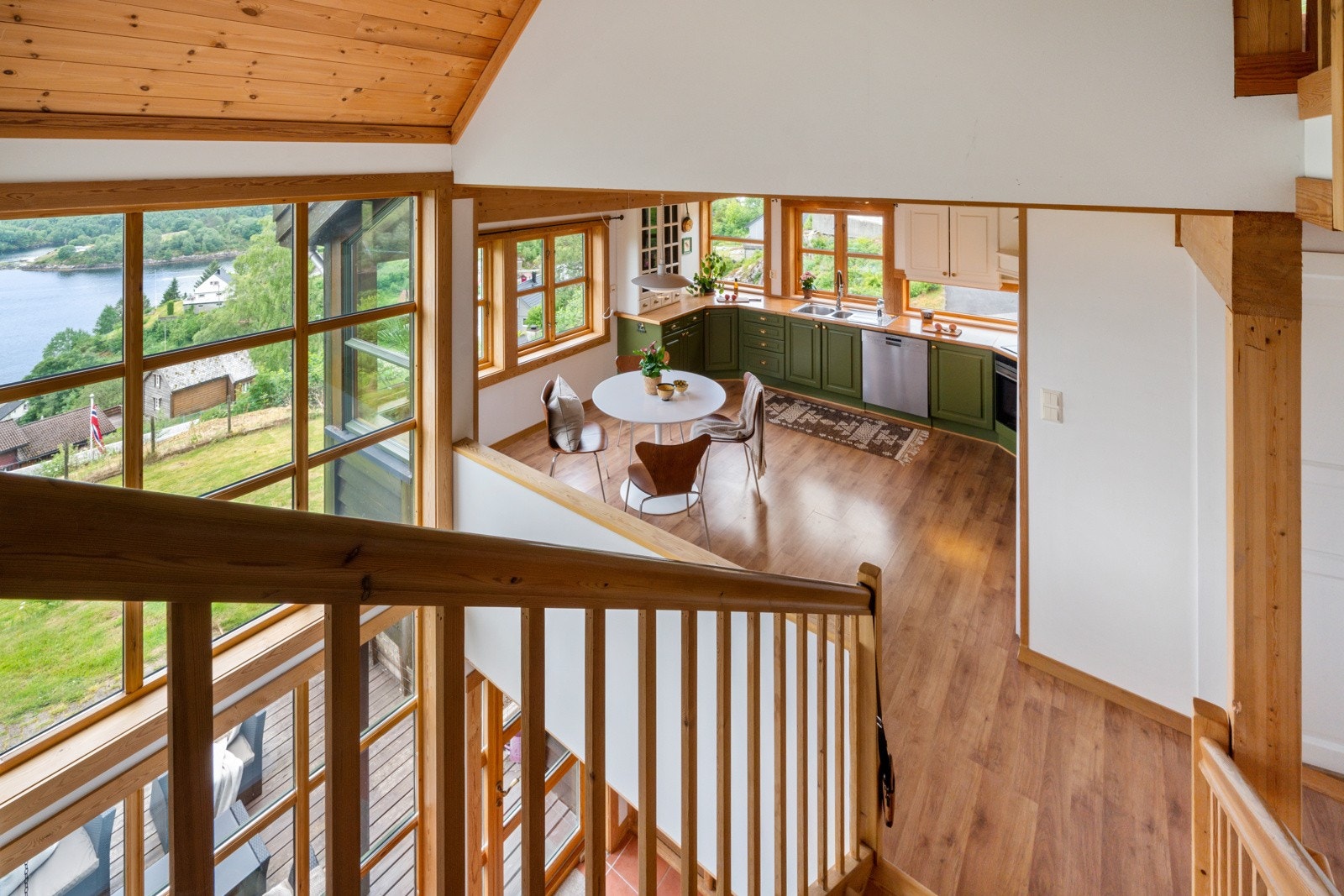 Videre følger vi trappene til soverom 3 Galleribilde