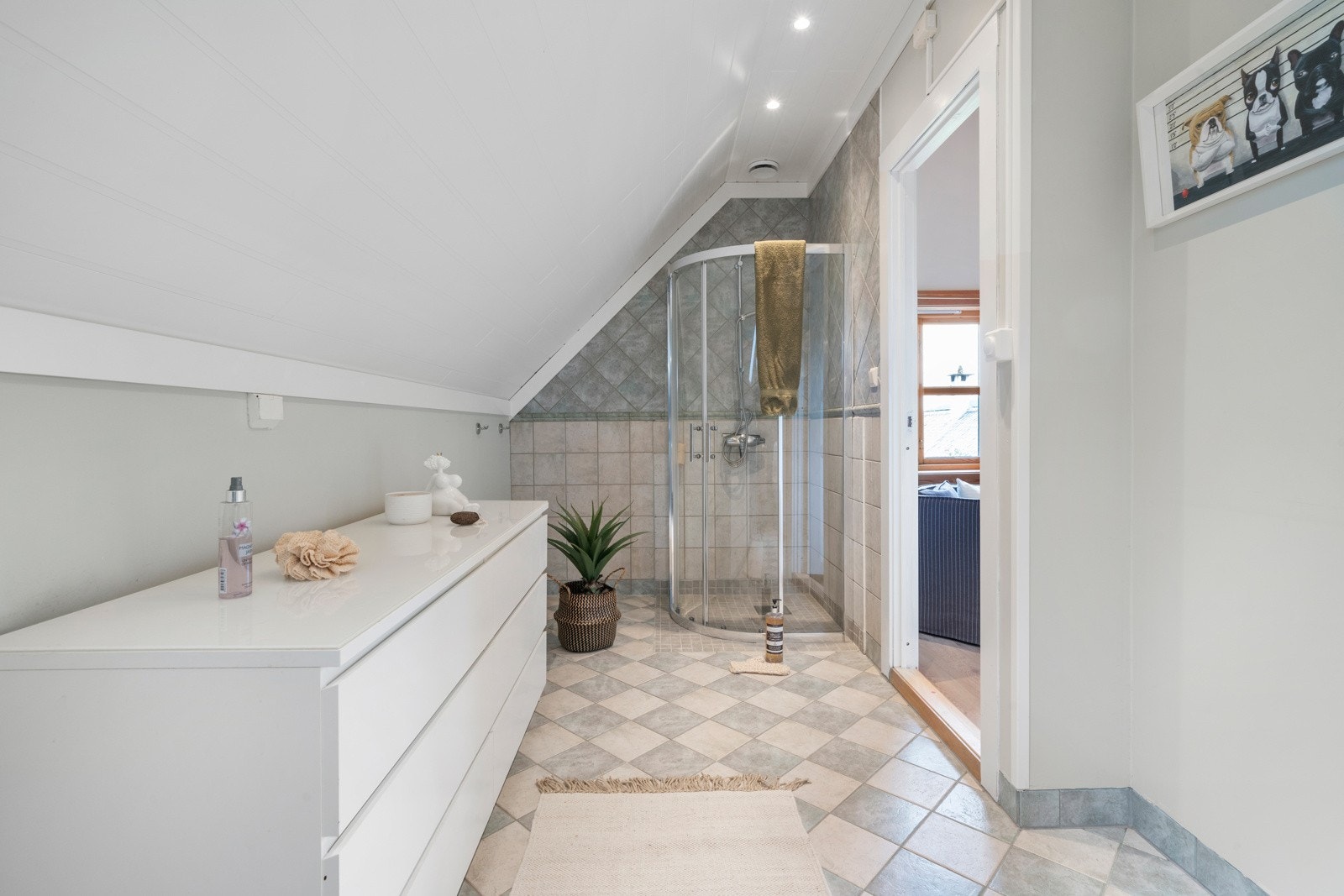 Soverommet har egen tilkomst til bad nr.2 Galleribilde