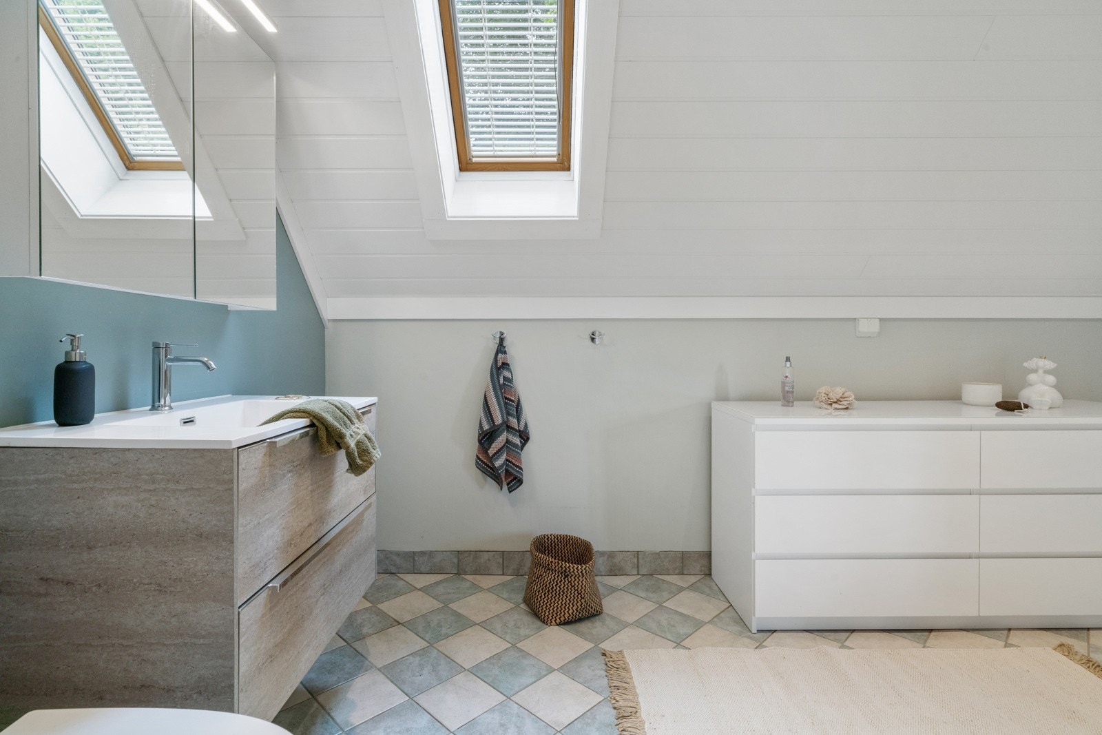 Flislagt gulv med vannbåren gulvvarme Galleribilde