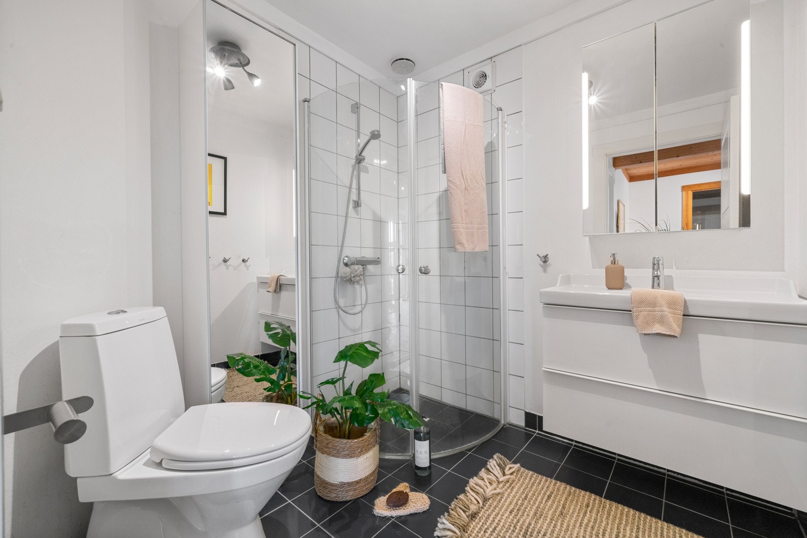 I 1.etg. finner vi også bad 1 av 2 Galleribilde