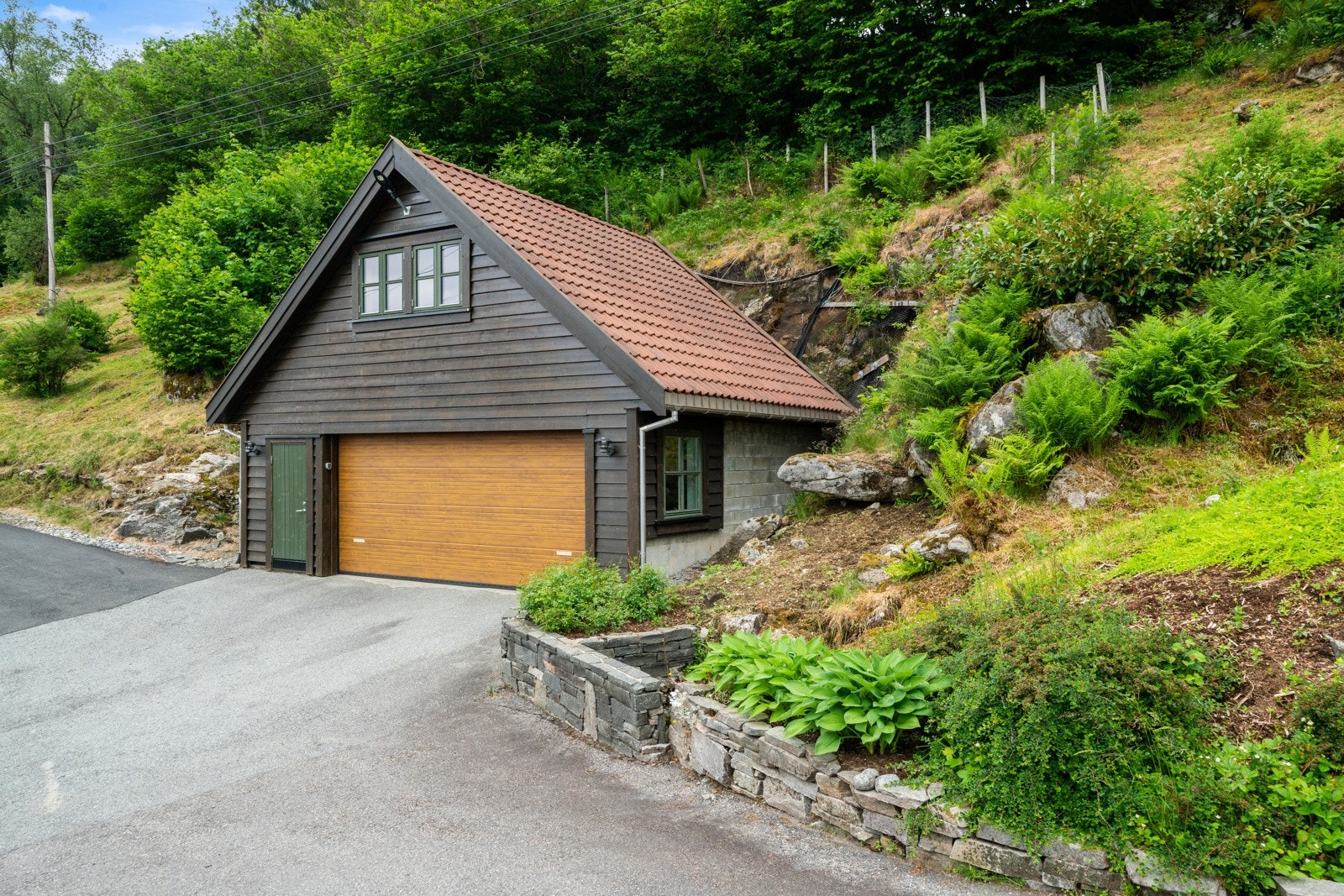 Oppført i 2010 og målt til 42 kvm og 22 kvm Galleribilde