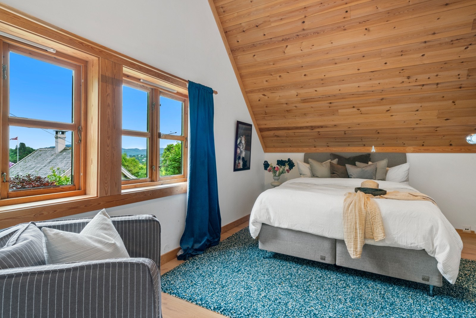 På solrike dager vil man også våkne til morgensolen som slippes gjennom vindusflatene Galleribilde