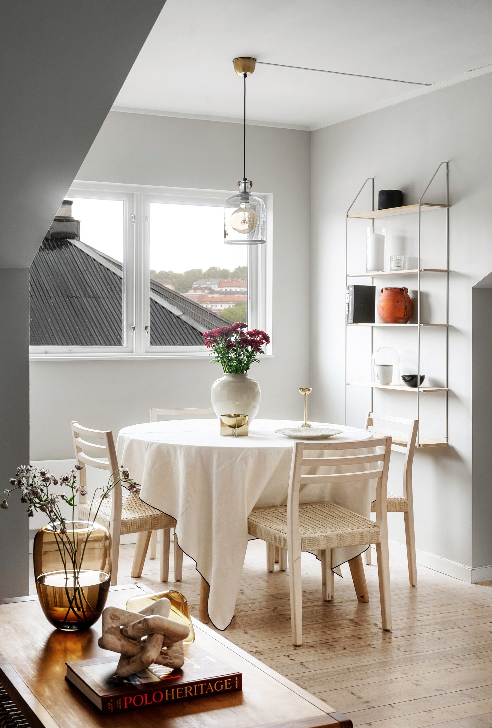 Hyggelig plass for langbord Galleribilde