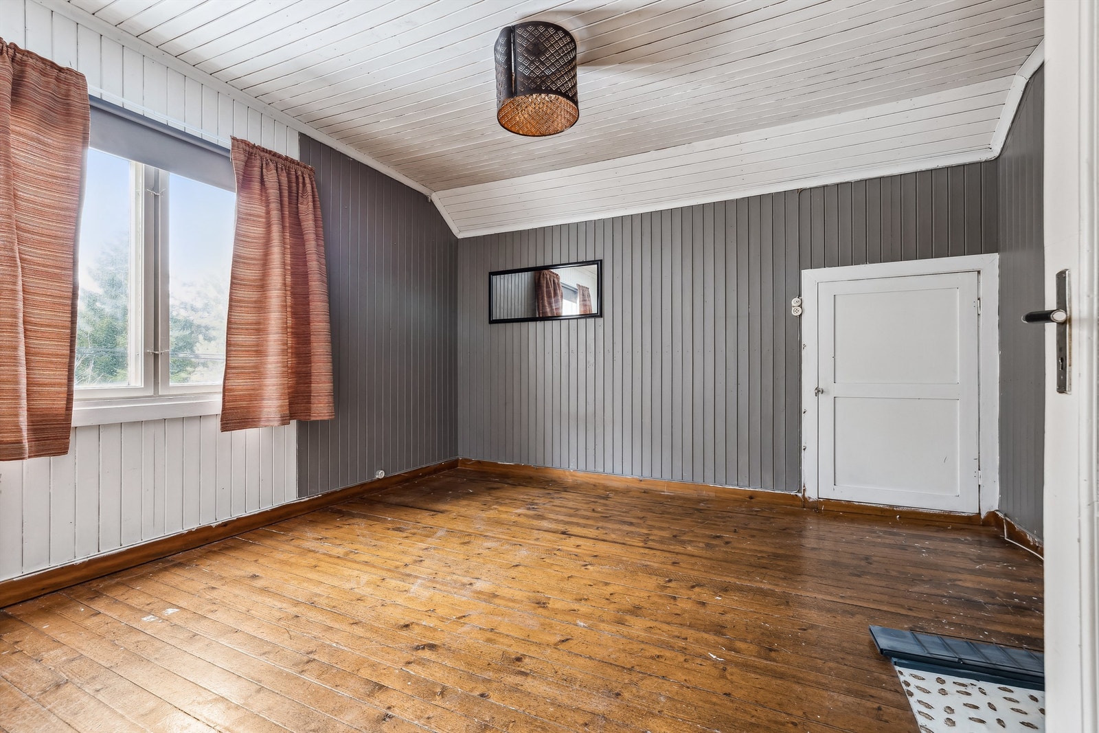 Hovedsoverom med kneloft på siden. Galleribilde