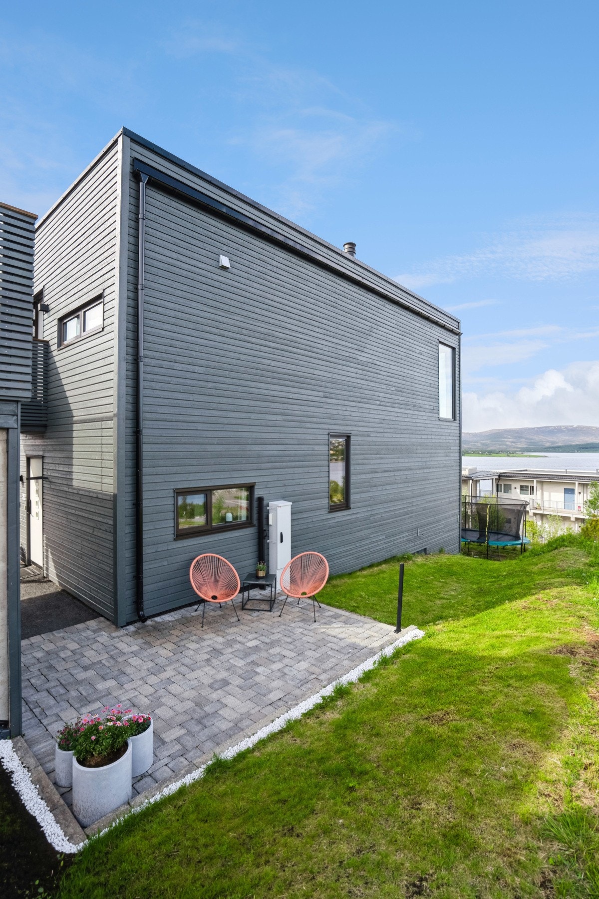 Lunt område mot nordøst med morgen og formiddagssol. Galleribilde