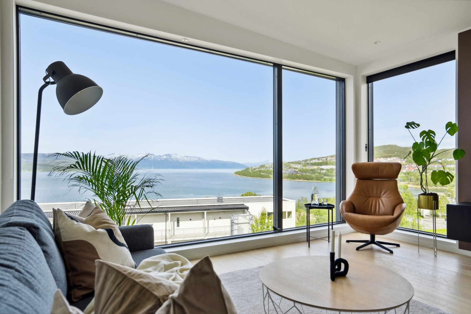 Utvendig solskjerming på det største vinduet i front. Galleribilde