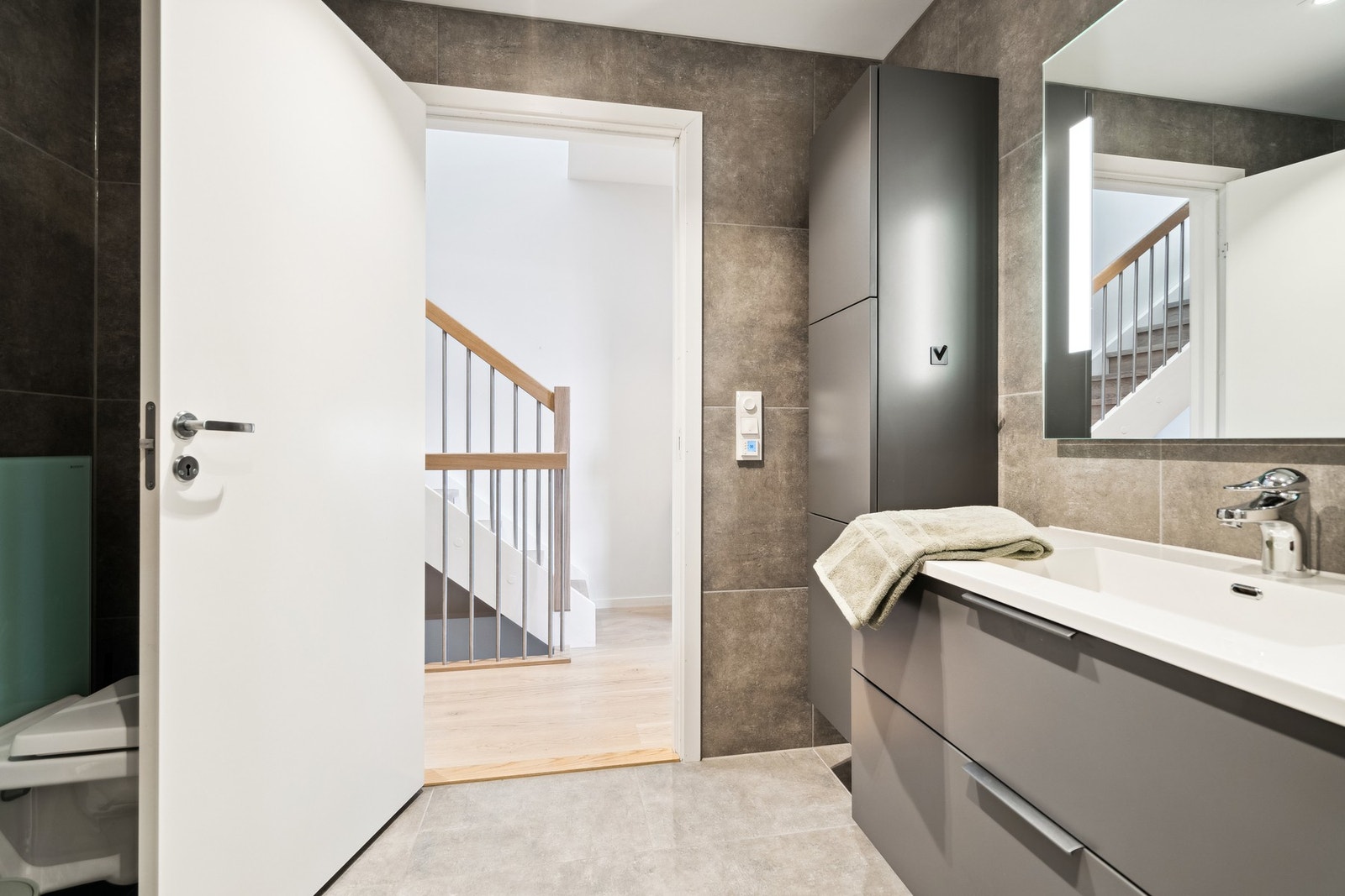 Flislagt bad med varmekabler i gulv. Galleribilde