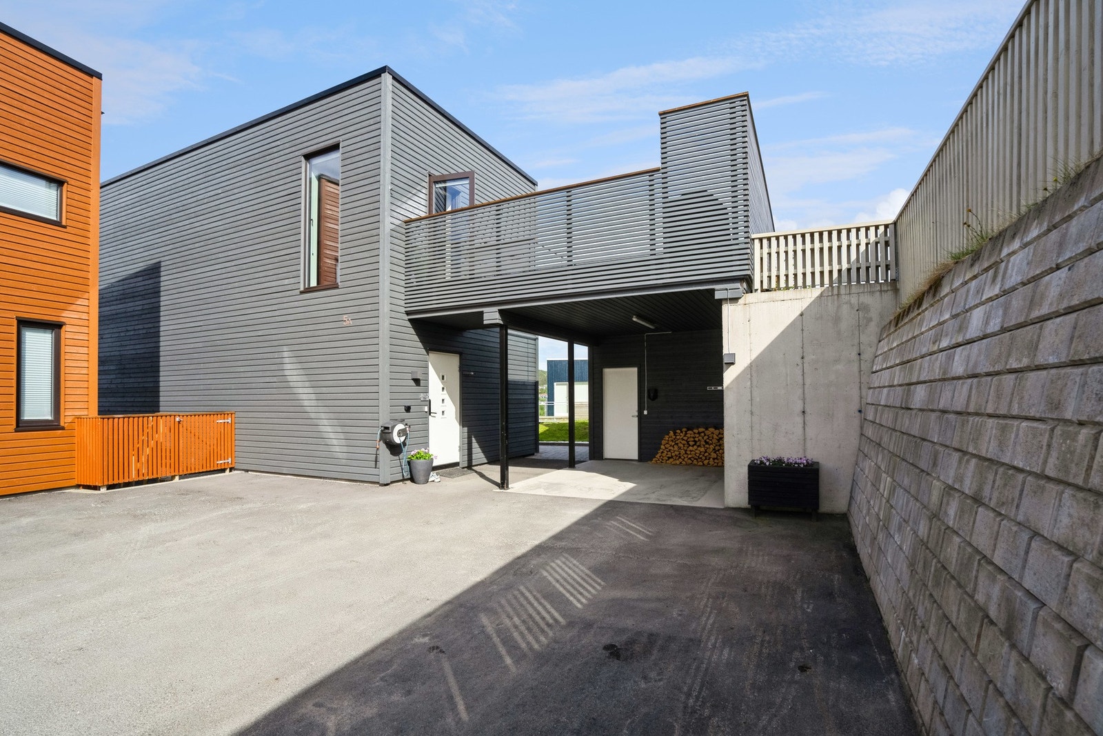 Flere biloppstillingsplasser. Galleribilde