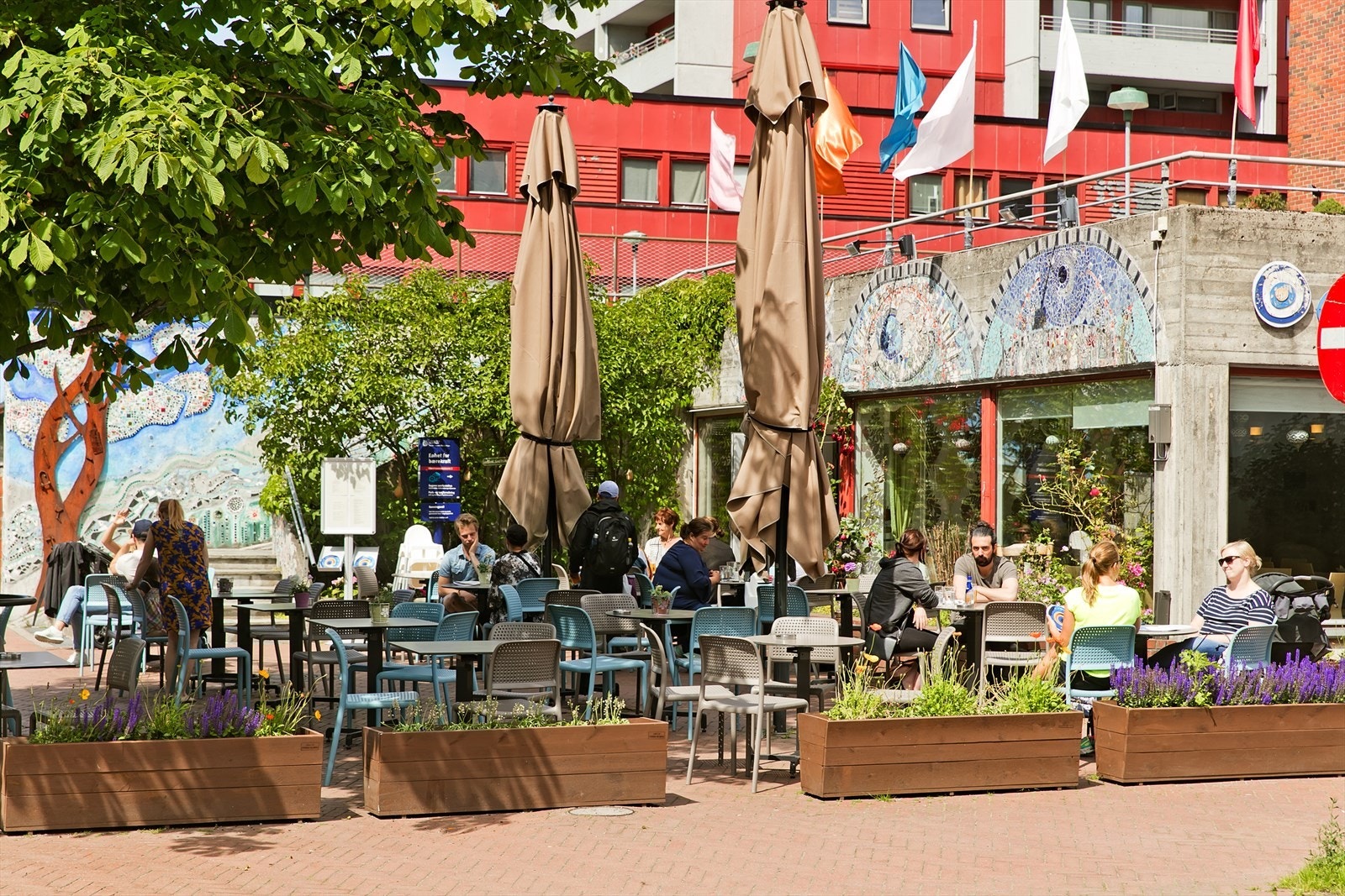 Flere trivelige caféer og restauranter like i nærheten Galleribilde