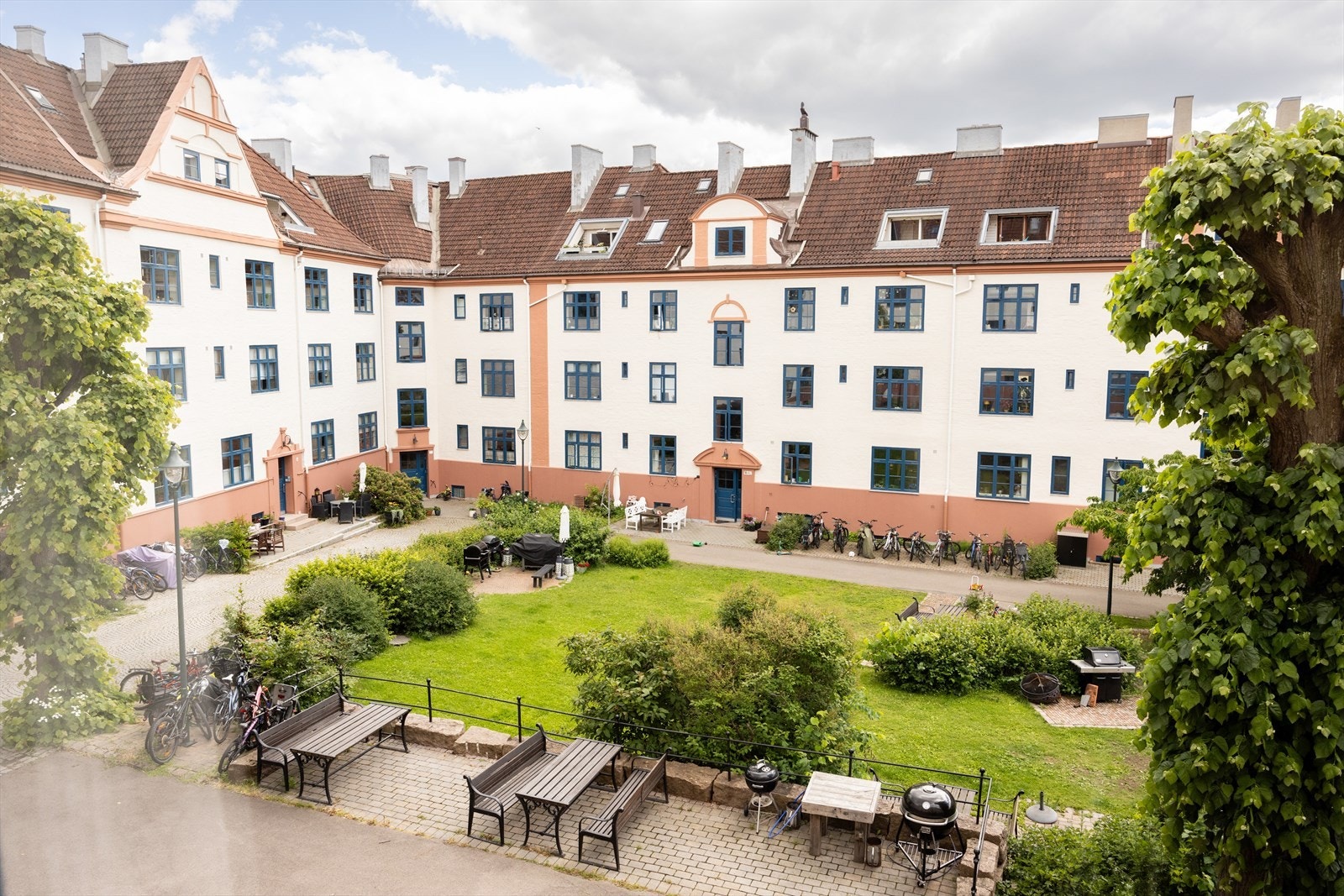 Idyllisk utsikt utover bakgården! Galleribilde