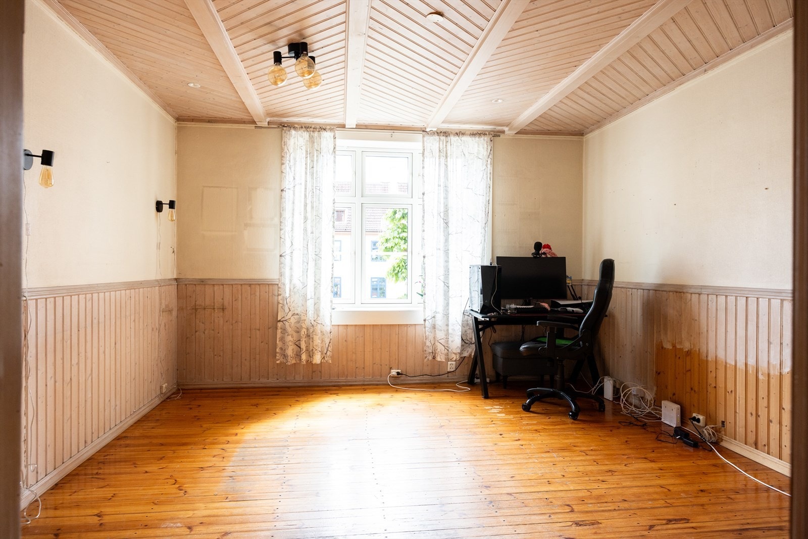 En lys og gjennomgående 3-roms i en klassisk bygård Galleribilde