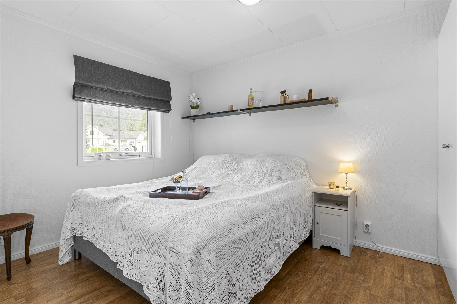 Soverom 1 med garderobe. Galleribilde