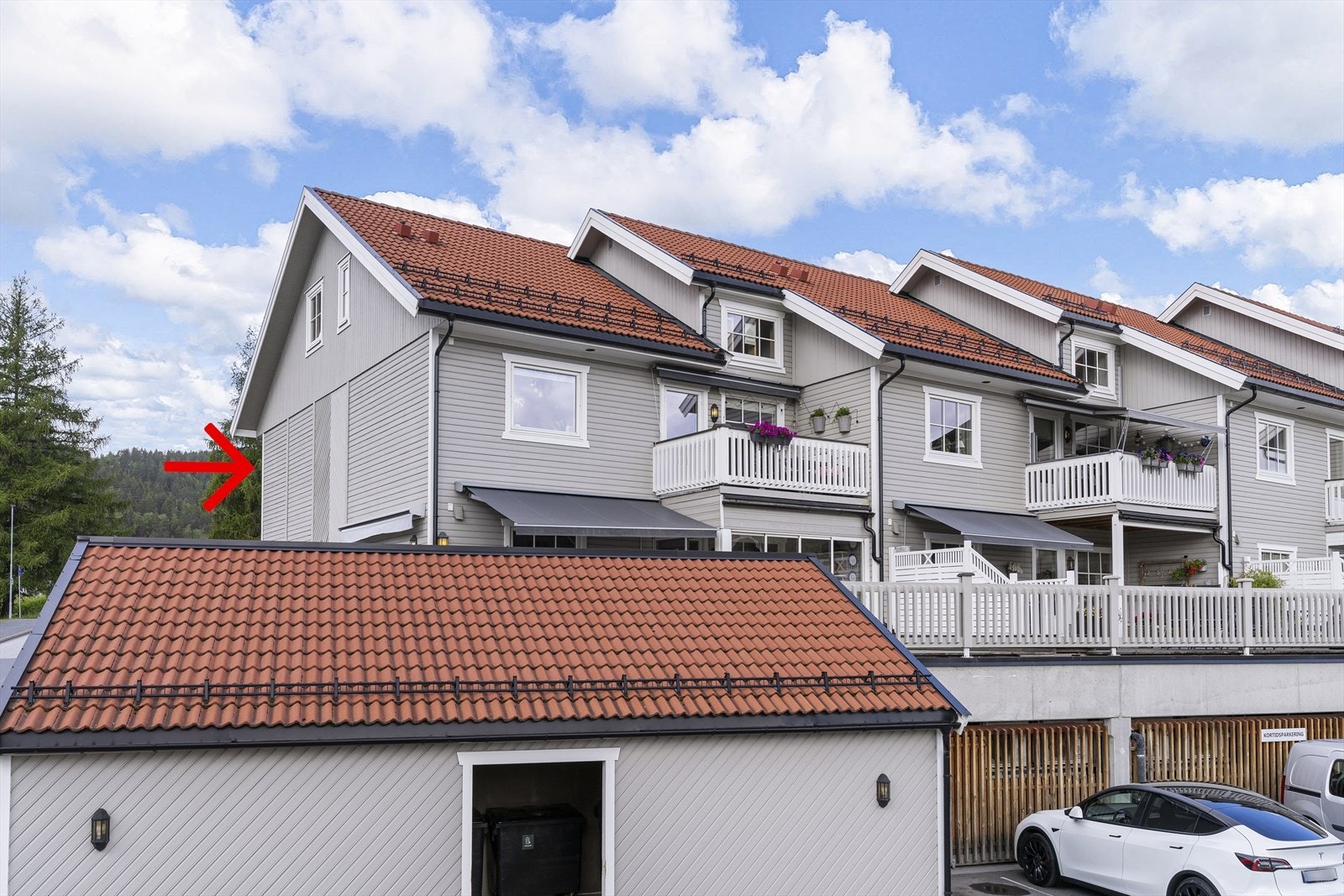 Fin endeleilighet i 2. etg med god intern beliggenhet. Galleribilde