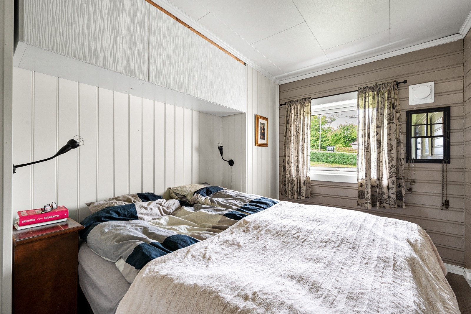 Soverom 2. Her har du god plass til dobbeltseng. Galleribilde