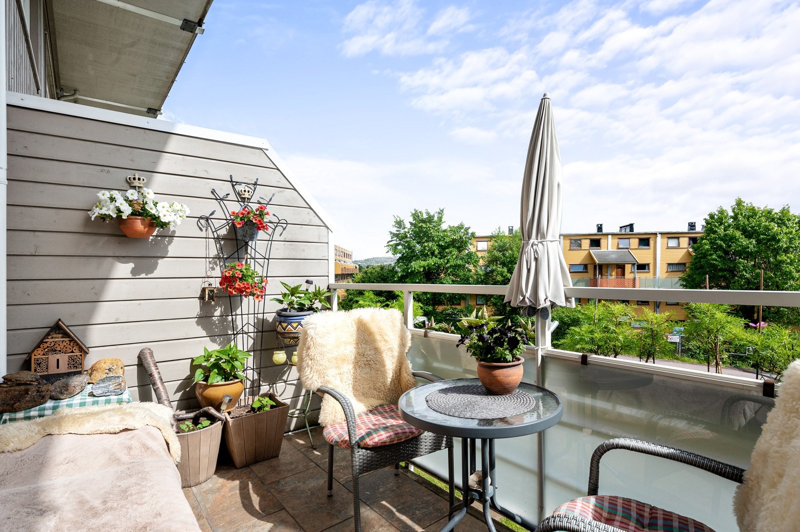 Velkommen til Beverveien 14! En gjennomgående 4-roms sentralt på Veitvet. Galleribilde