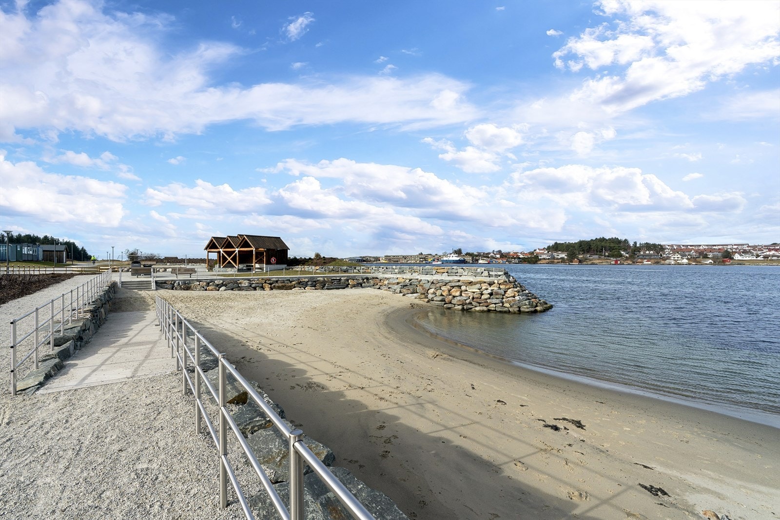 Pent opparbeidet strandlinje. Galleribilde