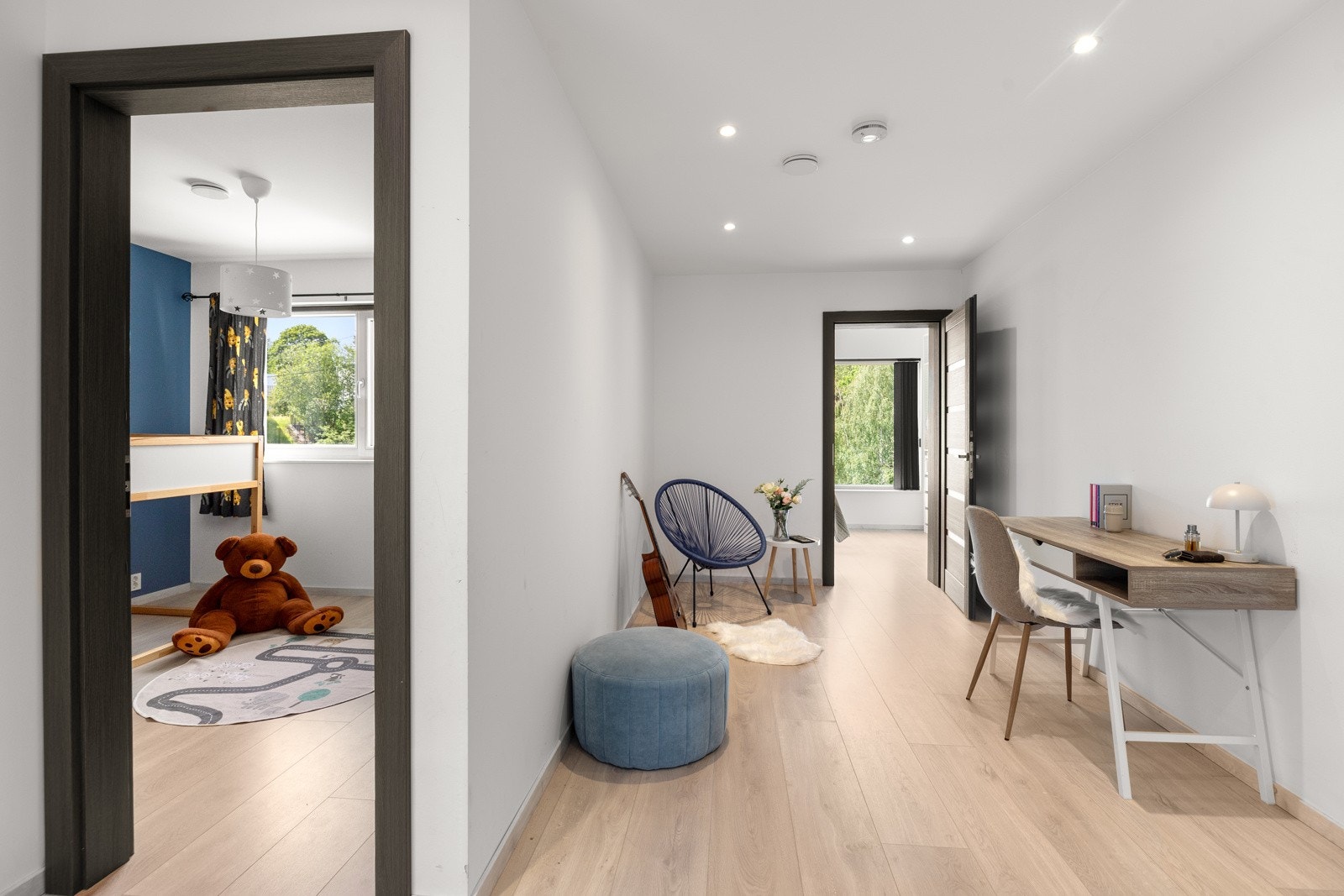 Her er det gode muligheter for å etablere hjemmekontor-løsning og/eller stort garderobeskap. Galleribilde