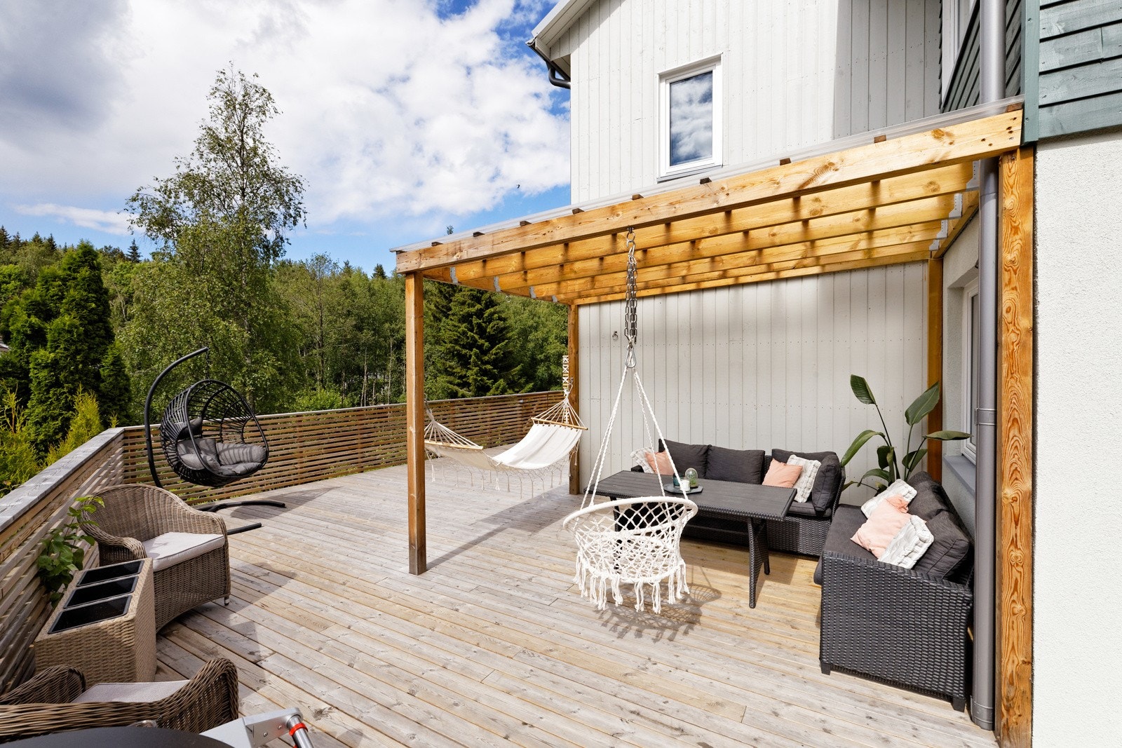 Huset ble bygget i 1977 og senere renovert/påbygget i 2021. Galleribilde