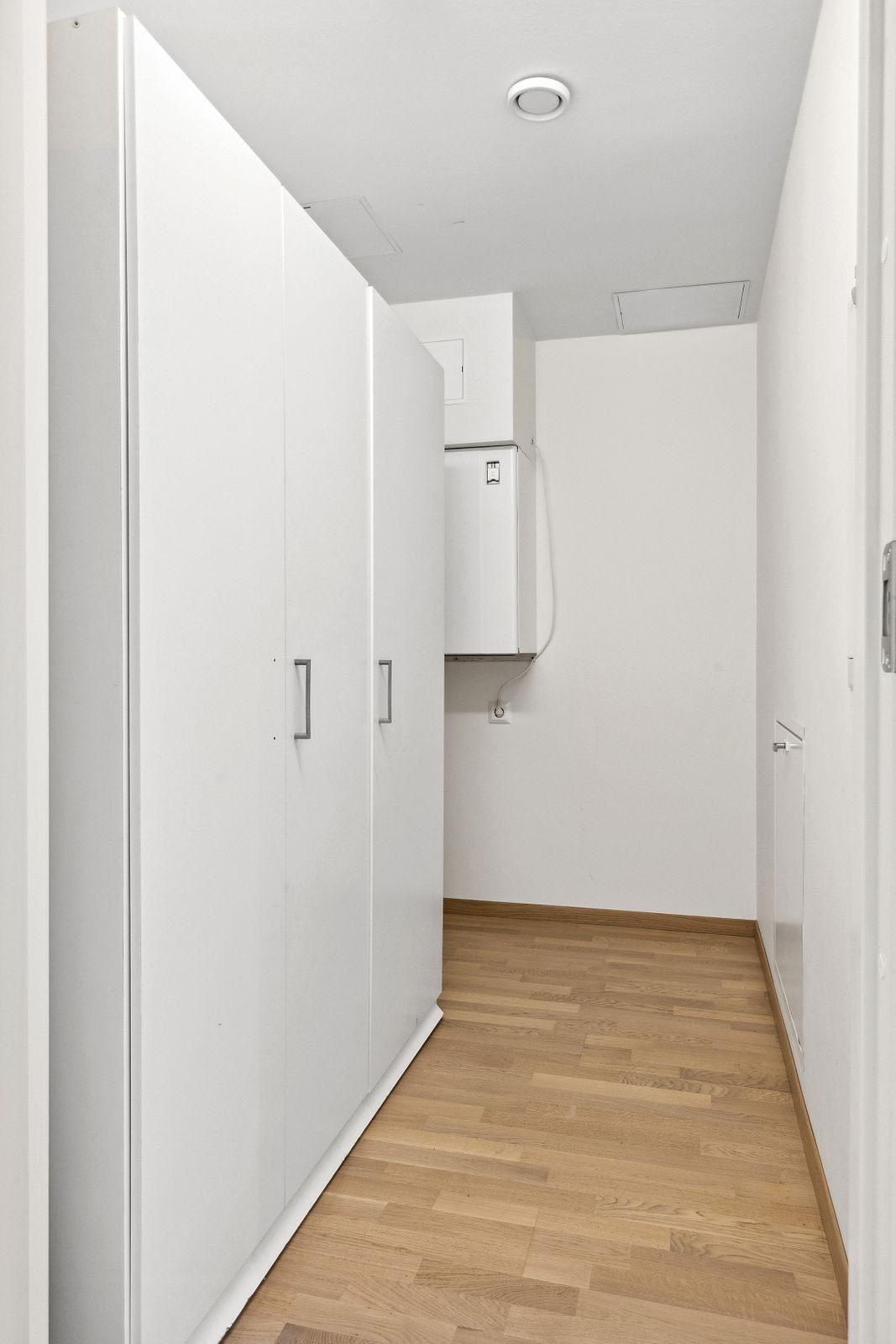 Innvendig bod på ca. 4kvm. En bod i kjeller medfølger. Garderobeskap følger med salget Galleribilde