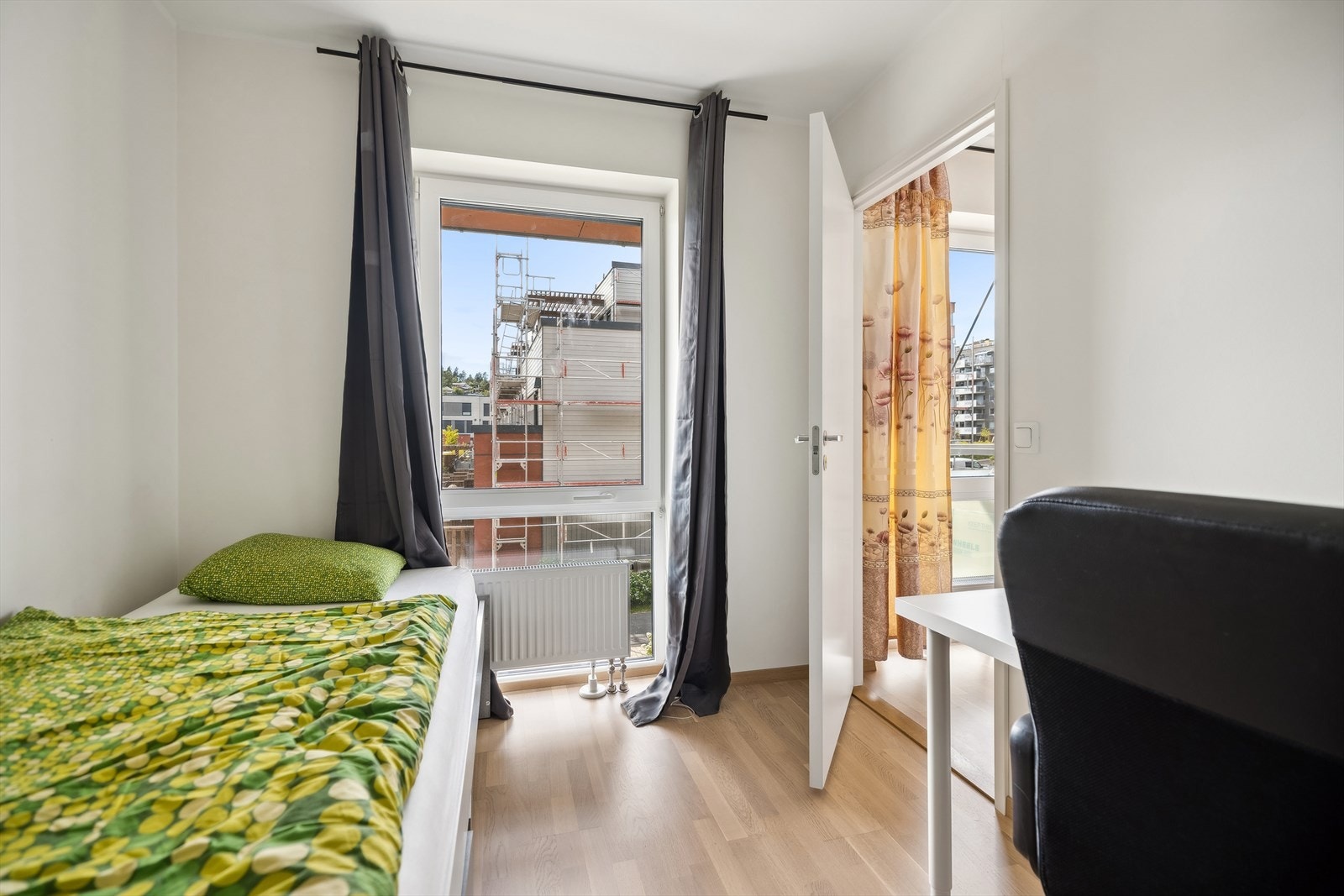 Vinduets persienner er innebygd og følger med salget. Galleribilde