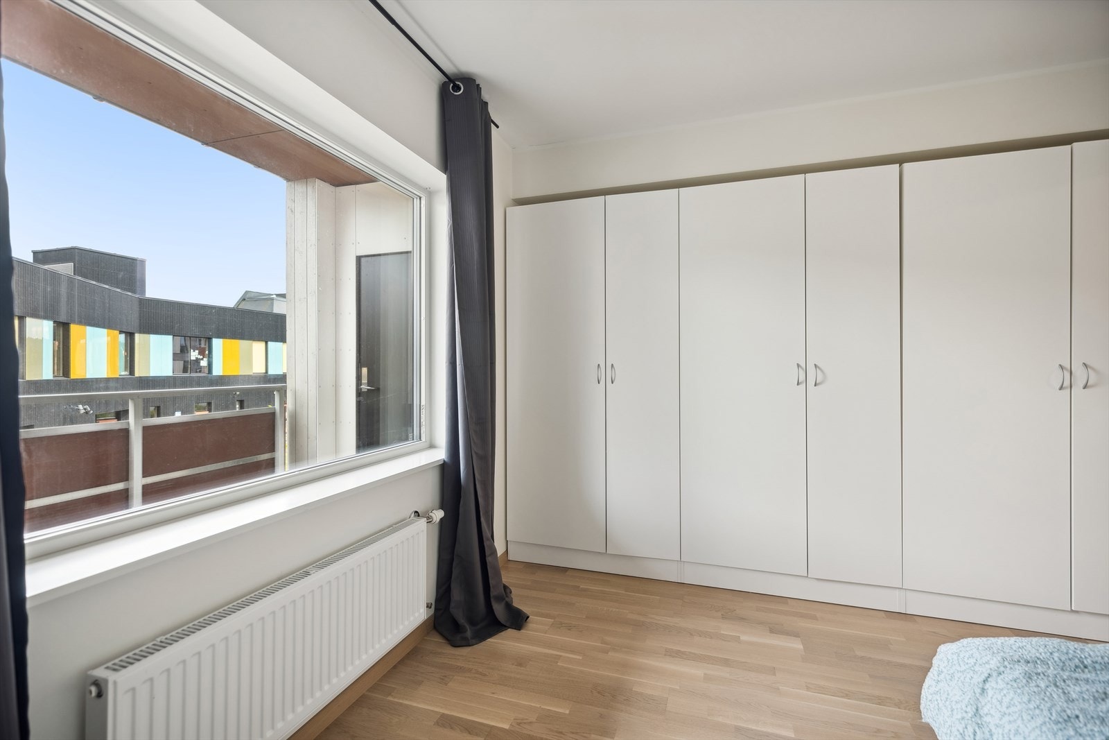 Mye skapplass. Garderoben medfølger salget. Galleribilde