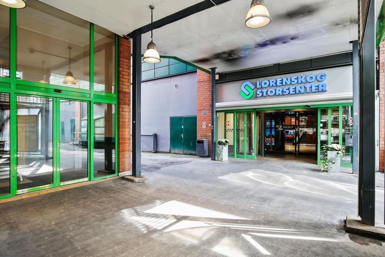 Ca. 5min å gå til Triaden senter med et godt utvalg av forretnings- og servicetilbud. Galleribilde