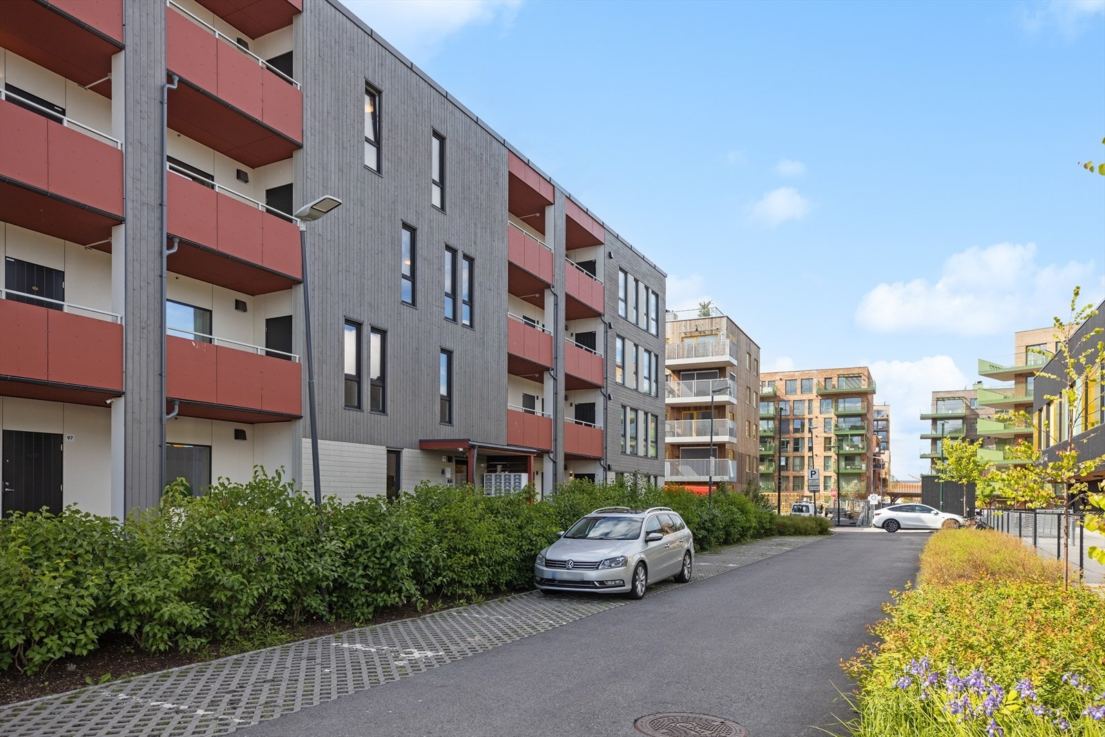 Leiligheten ligger i et sentralt, rolig og barnevennlig boligområde på Finstadjordet i Lørenskog kommune. Galleribilde