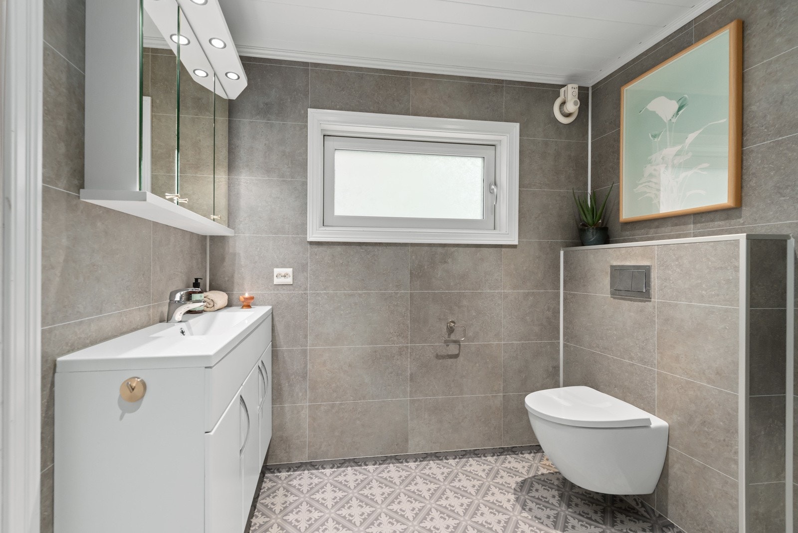 Bad i 1. etasje - Badet ble oppgradert i 2020. Galleribilde