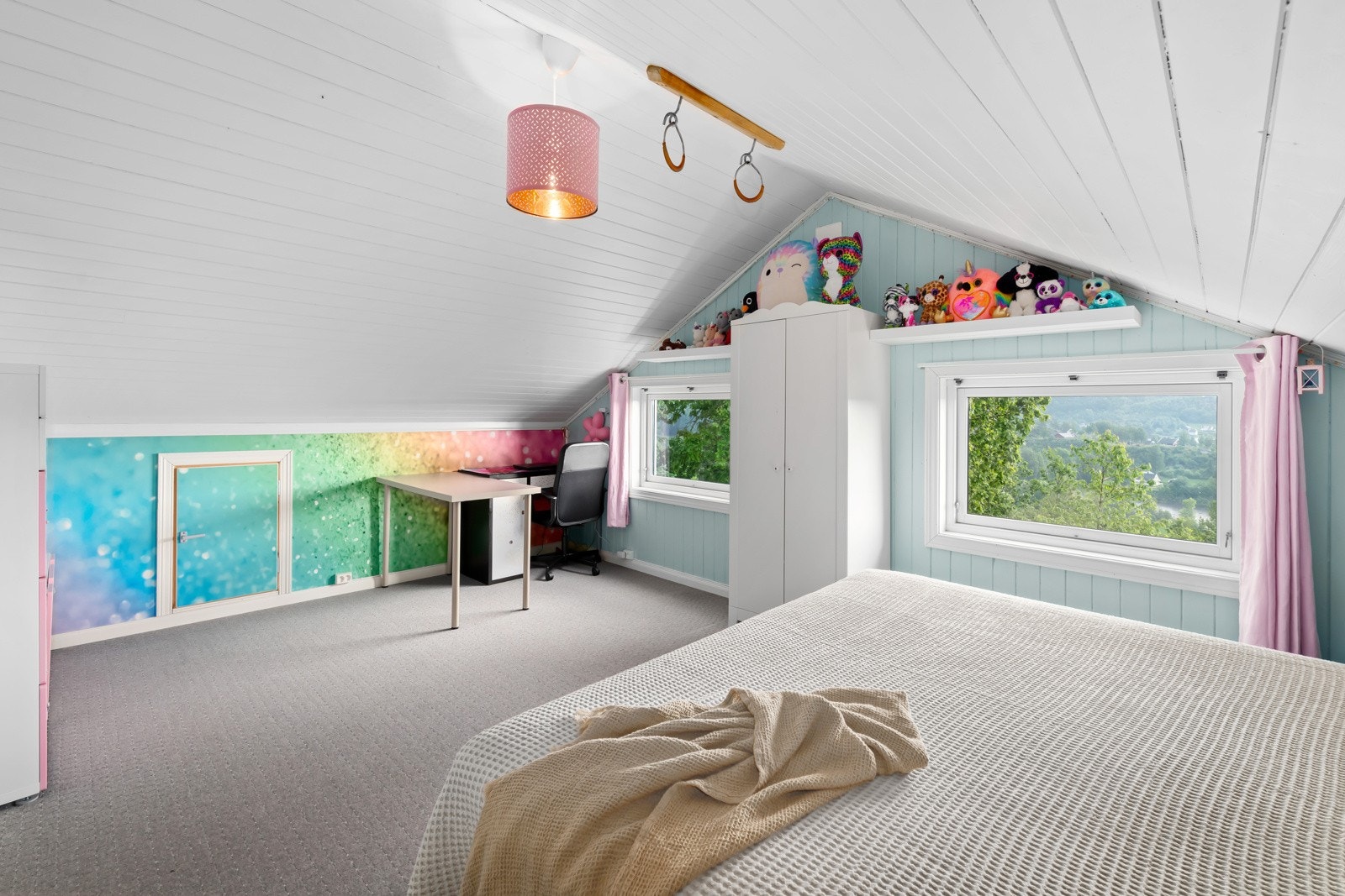 Store og gode soverom i 2. etasje Galleribilde