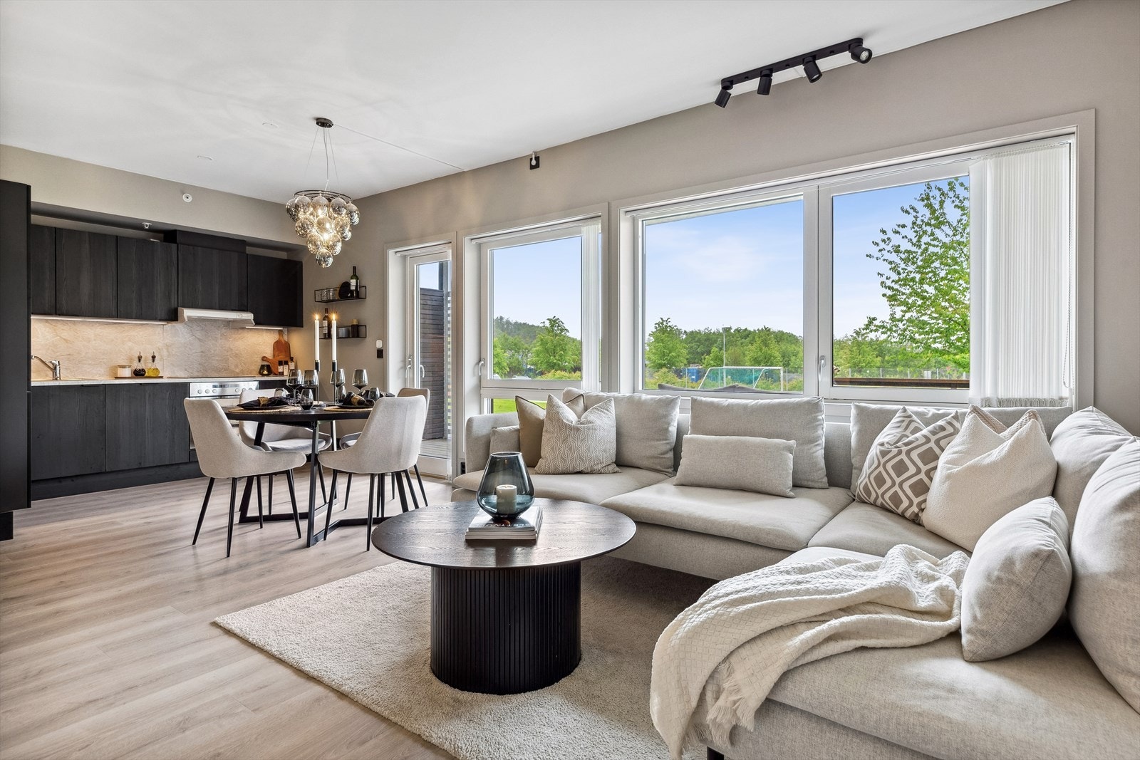 Aktiv Eiendomsmegling v/ Marius Kvalvik har gleden av å presentere Gamle Leirvegen 103. Galleribilde