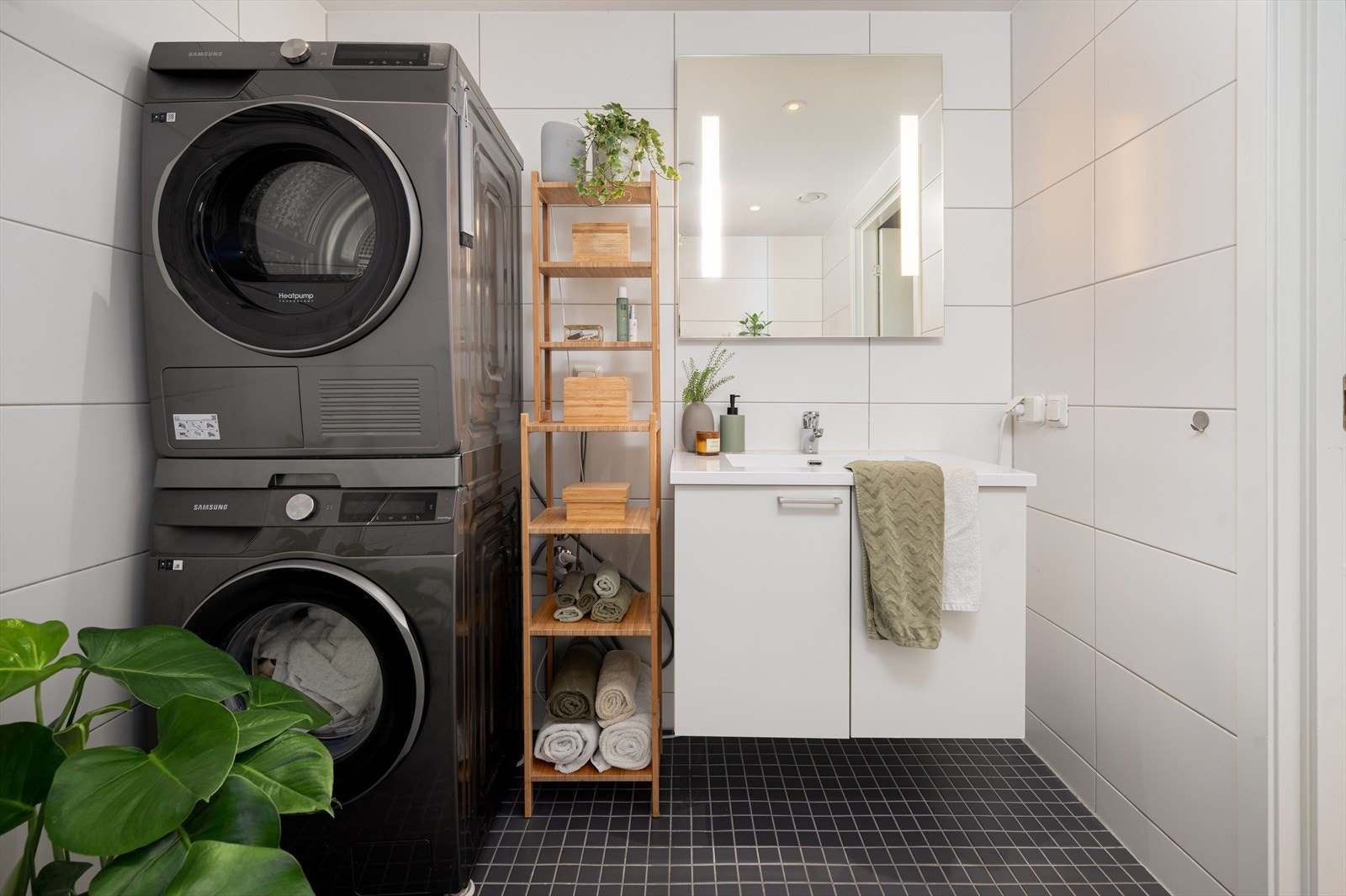 Det gir god plass for både vaskemaskin og tørketrommel. Galleribilde