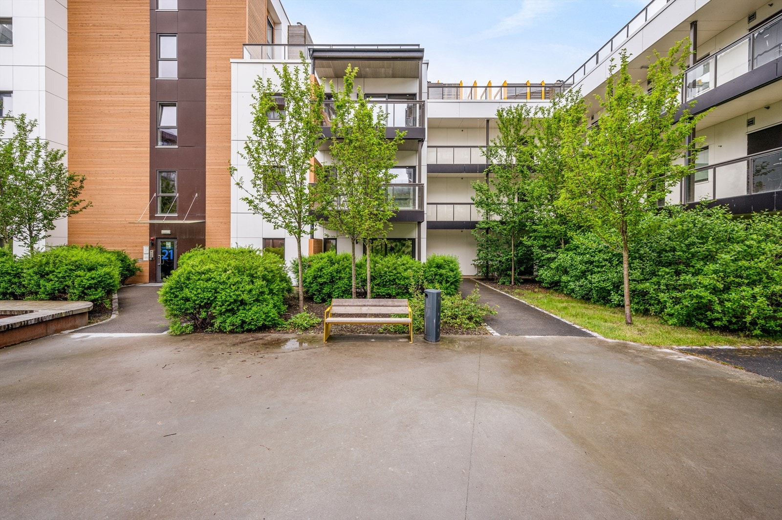 Leiligheten har en privat og praktisk entré i 1.etg. Galleribilde