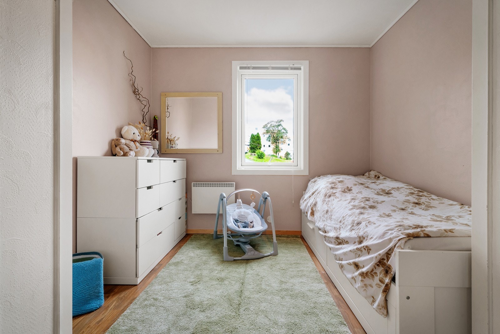 Soverom 2 er målt til ca. 9 kvm og vil fungere utmerket som barne- eller gjesterom Galleribilde