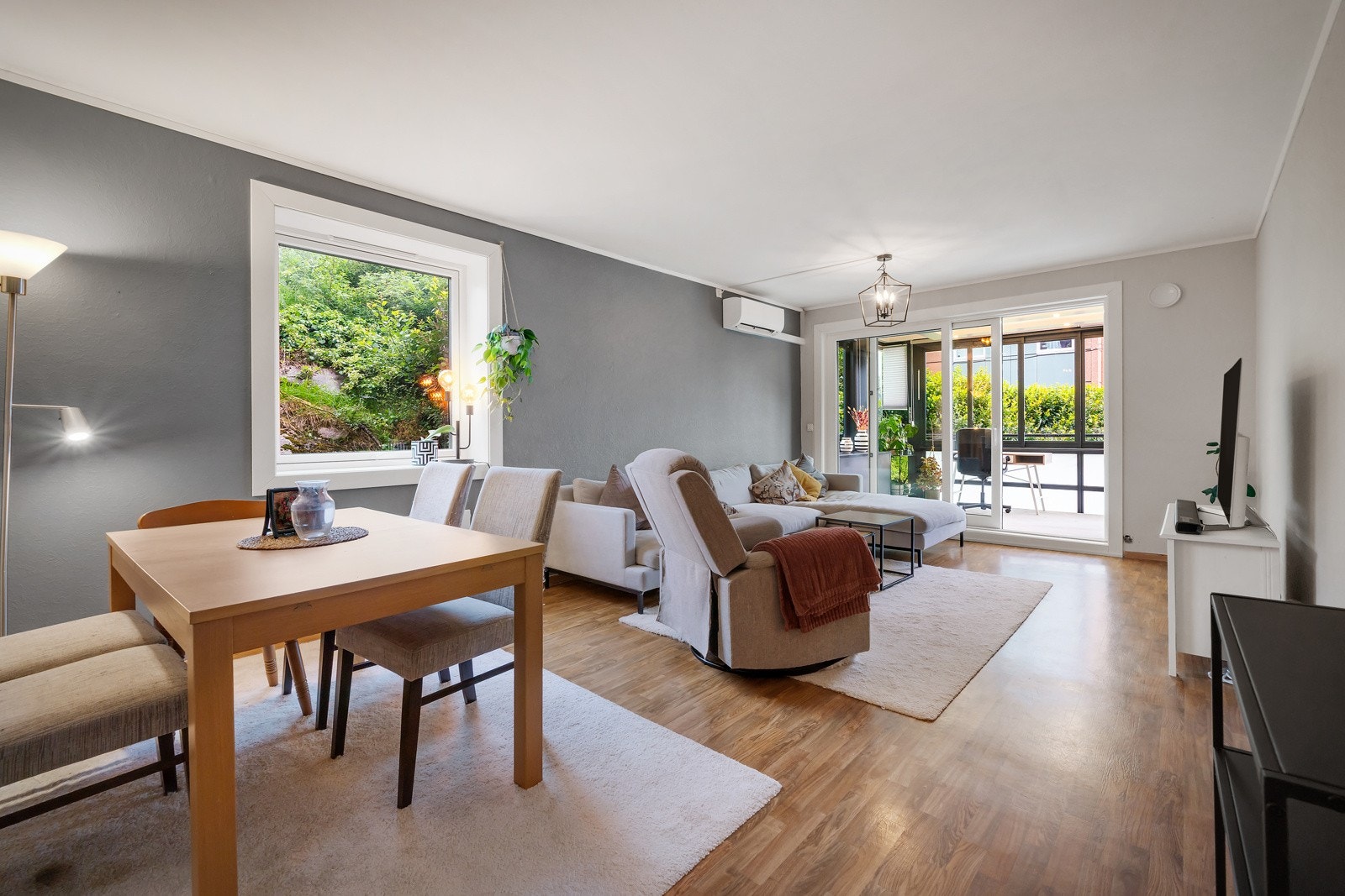 Nylig oppgradert med innglasset balkong Galleribilde